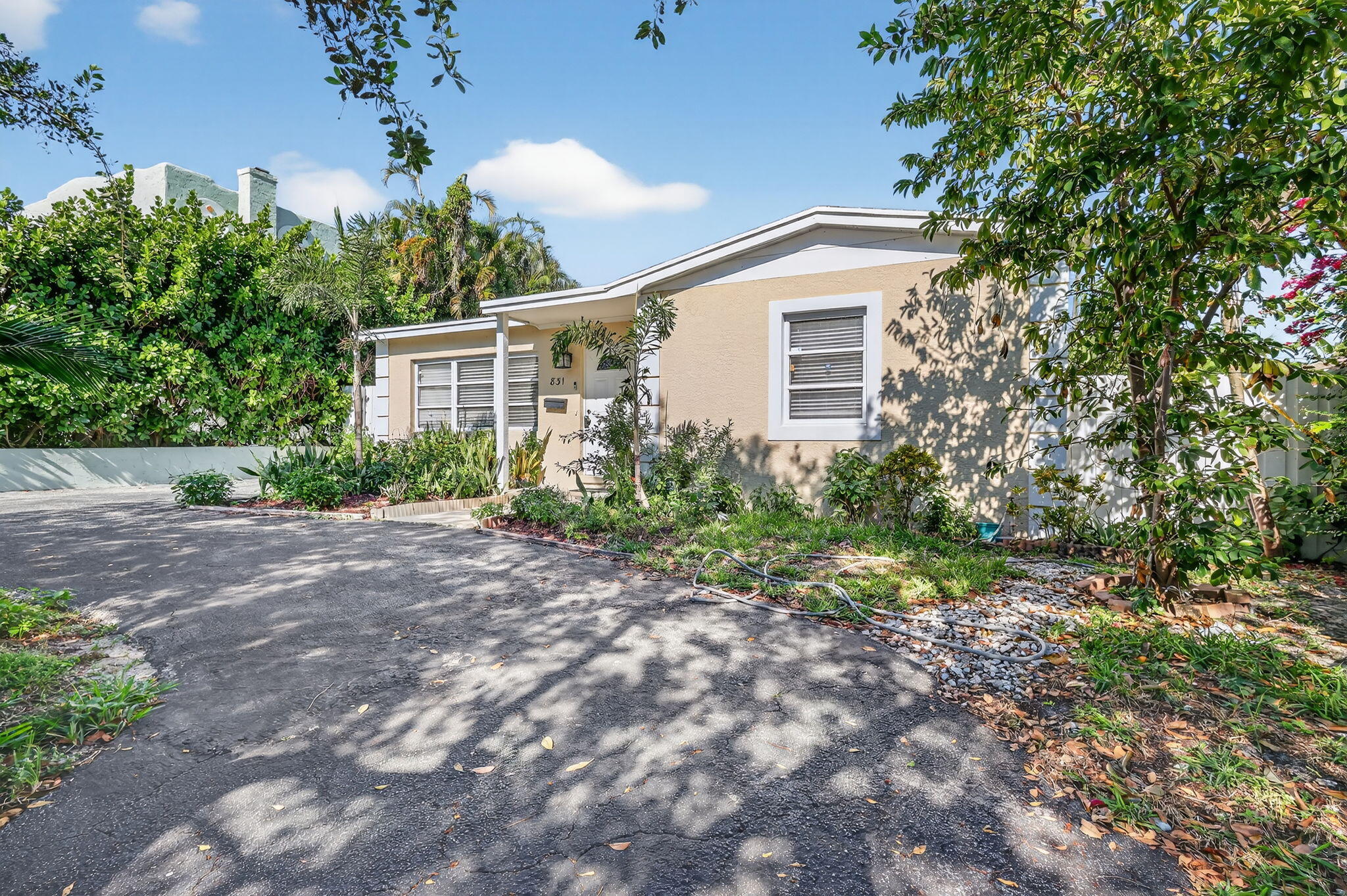 View details of listing 831 30th Court, West Palm Beach, FL 33407 West Palm Beach with MLS#