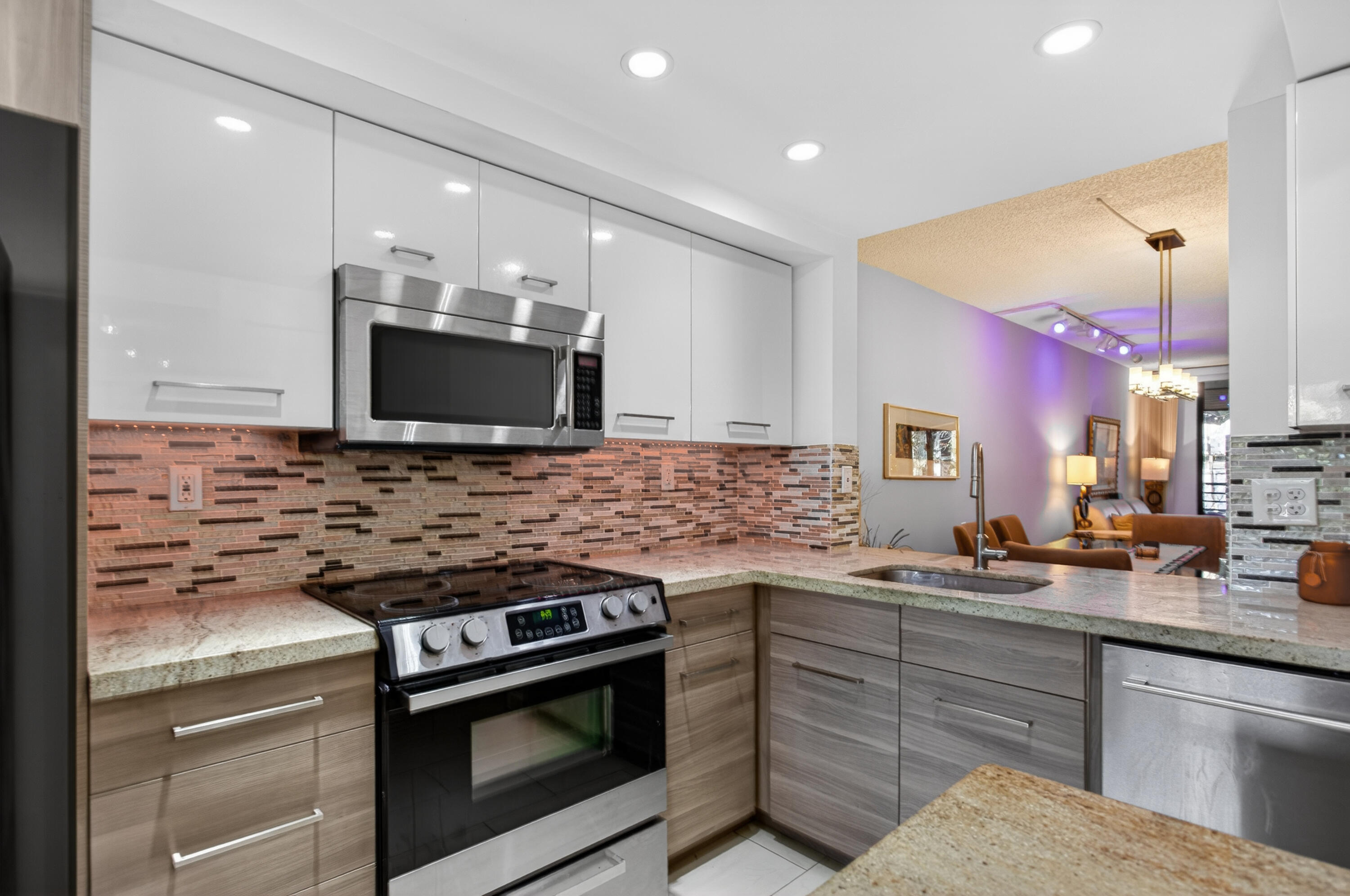 View details of listing 7547 NW 79th Avenue 212, Tamarac, FL 33321 Tamarac with MLS#