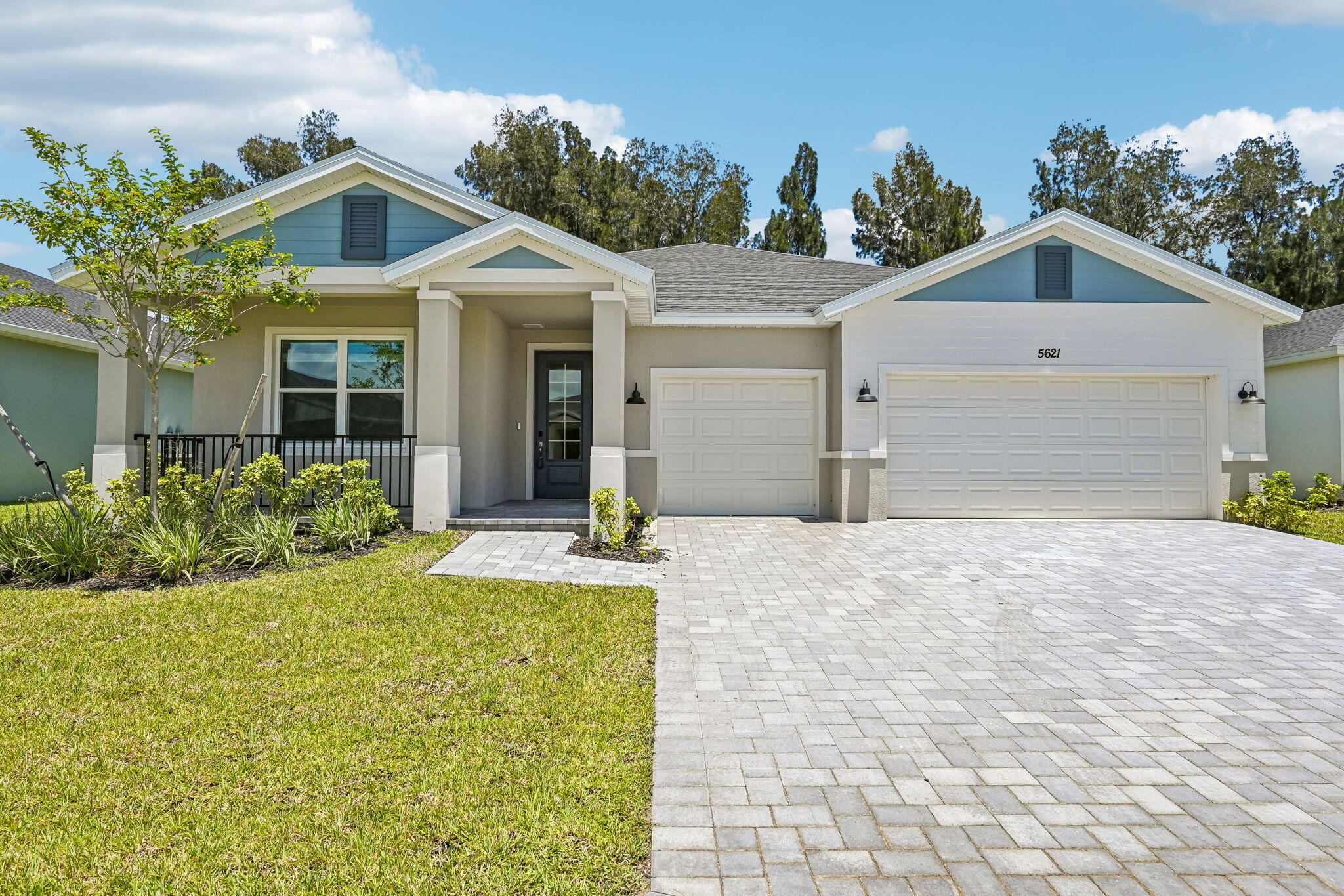 View details of listing 5621 Hampton Park Circle, Vero Beach, FL 32966 Vero Beach with MLS#