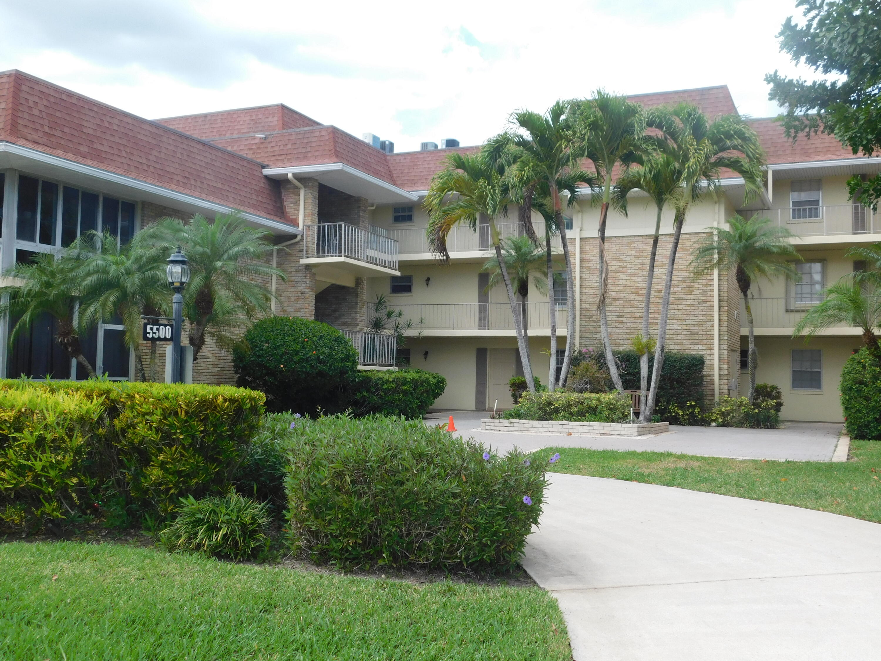 View details of listing 5500 Tamberlane Circle 305, Palm Beach Gardens, FL 33418 Palm Beach Gardens with MLS#