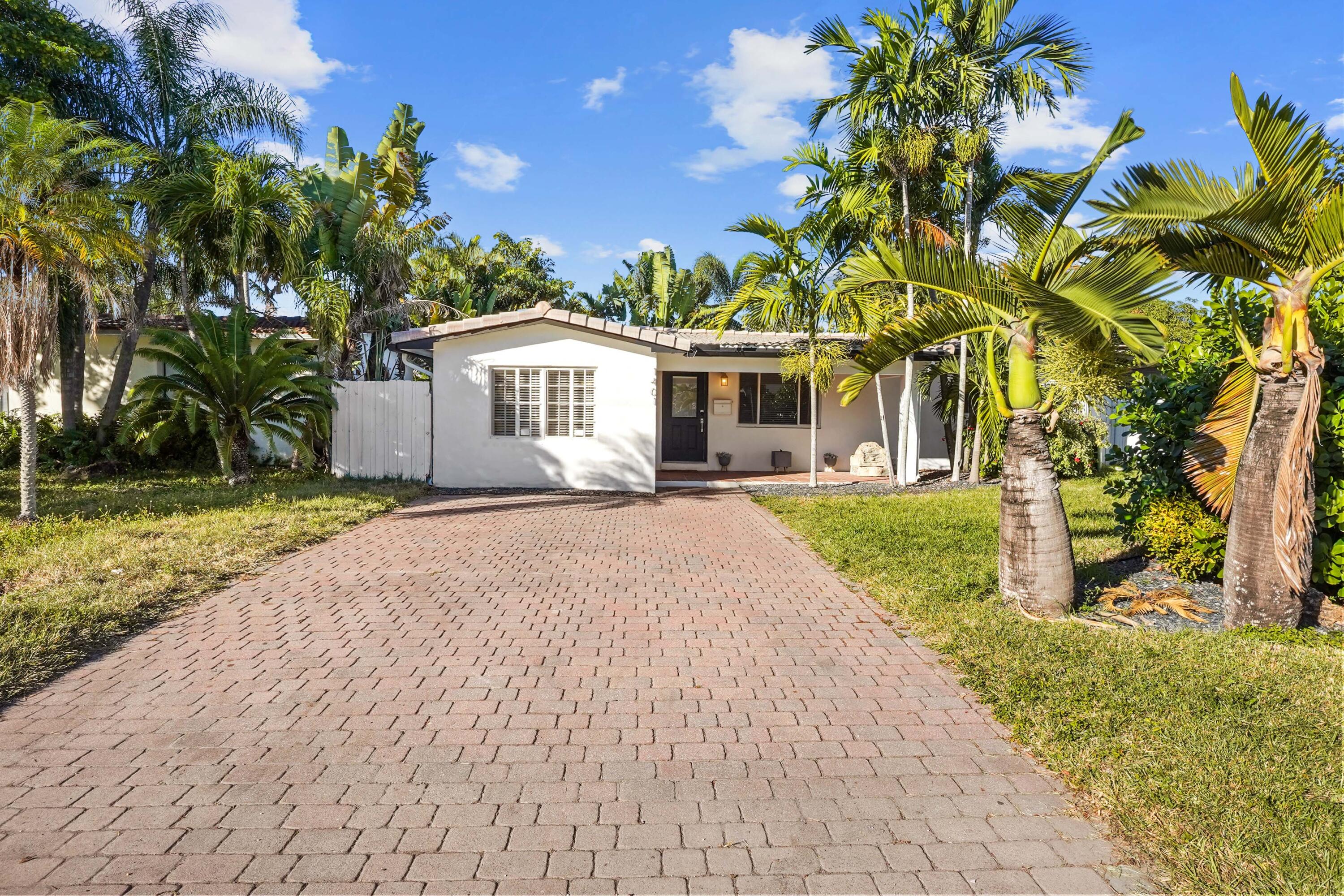 View details of listing 1401 NE 14th Street, Fort Lauderdale, FL 33304 Fort Lauderdale with MLS#