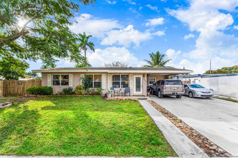 View details of listing 305 Henthorne Drive, Palm Springs, FL 33461 Palm Springs with MLS#