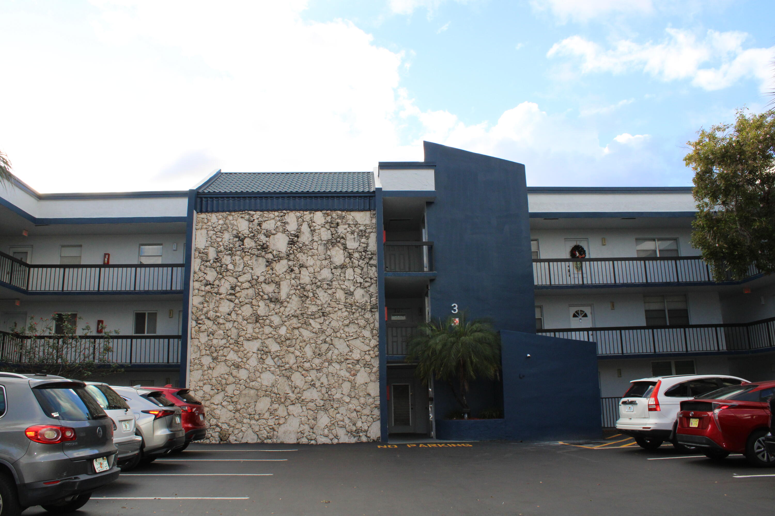 View details of listing 3200 Holiday Springs Boulevard 105, Margate, FL 33063 Margate with MLS#