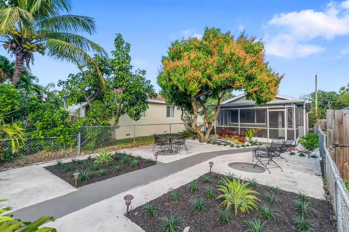 View details of listing 610 N D Street, Lake Worth Beach, FL 33460 Lake Worth Beach with MLS#