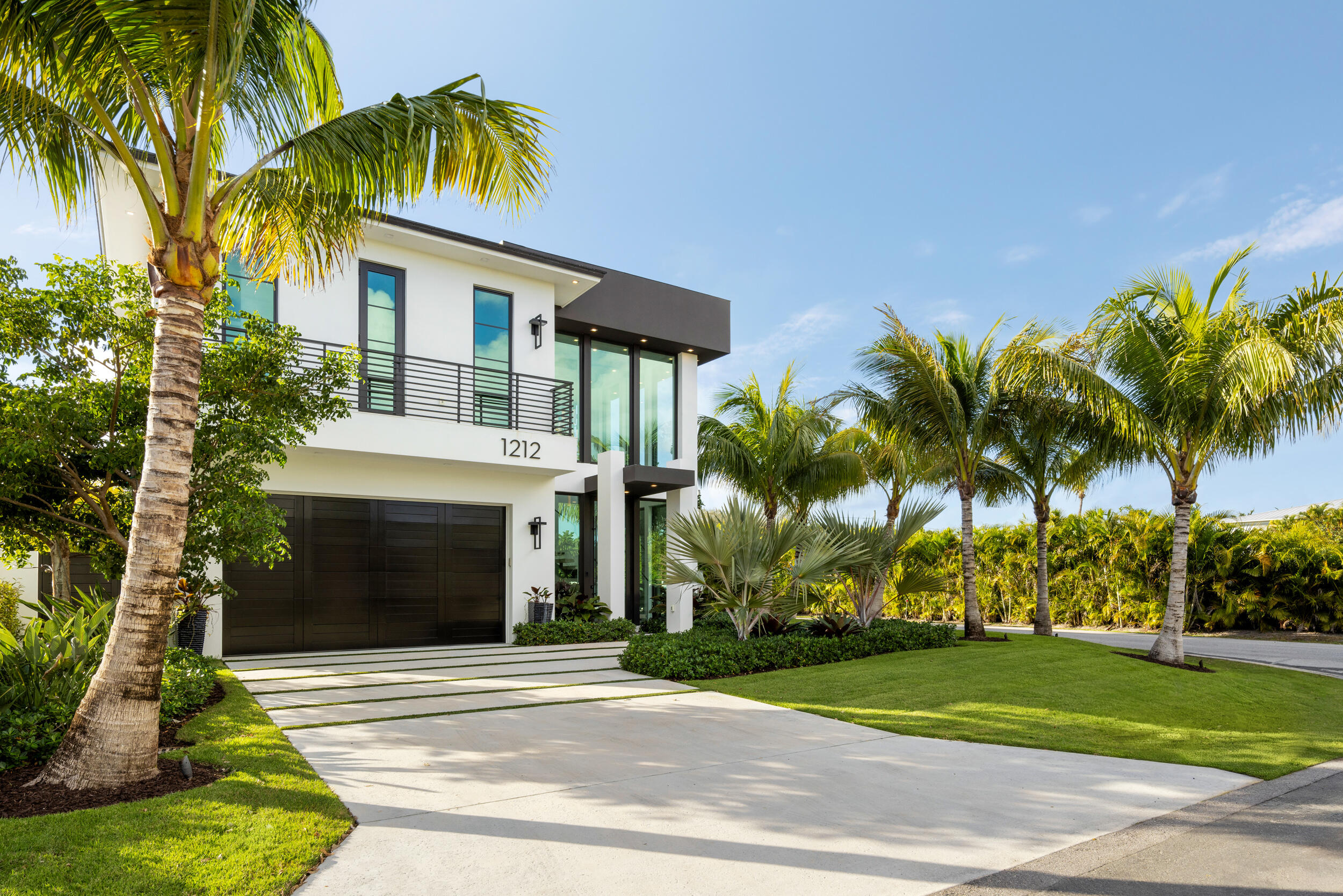View details of listing 1212 NE 8th Avenue NE, Delray Beach, FL 33483 Delray Beach with MLS#