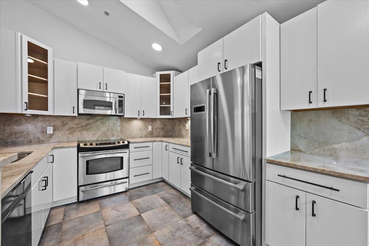 View details of listing 11 Dorchester Circle, Palm Beach Gardens, FL 33418 Palm Beach Gardens with MLS#