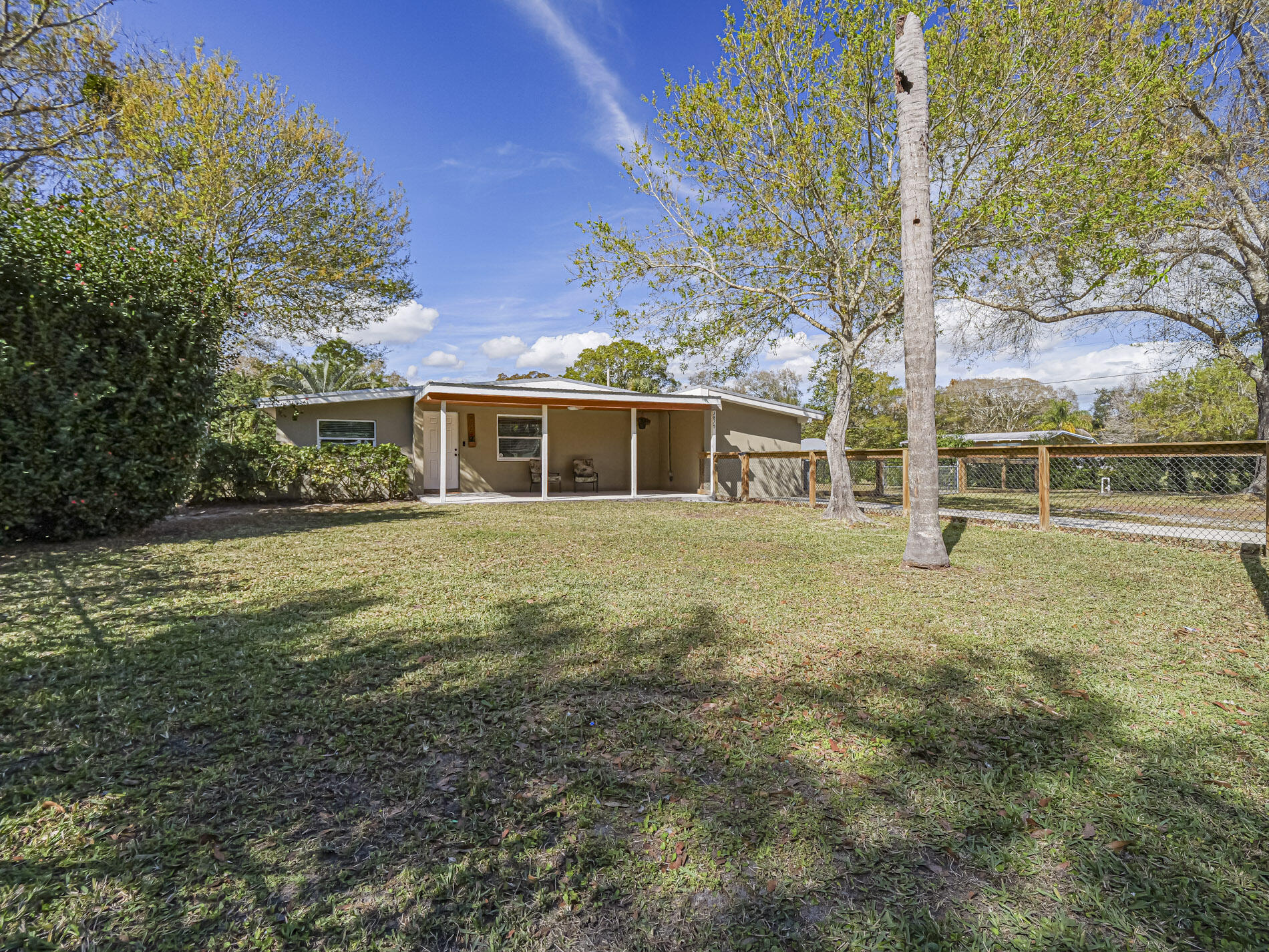 View details of listing 2875 58th Court, Vero Beach, FL 32966 Vero Beach with MLS#