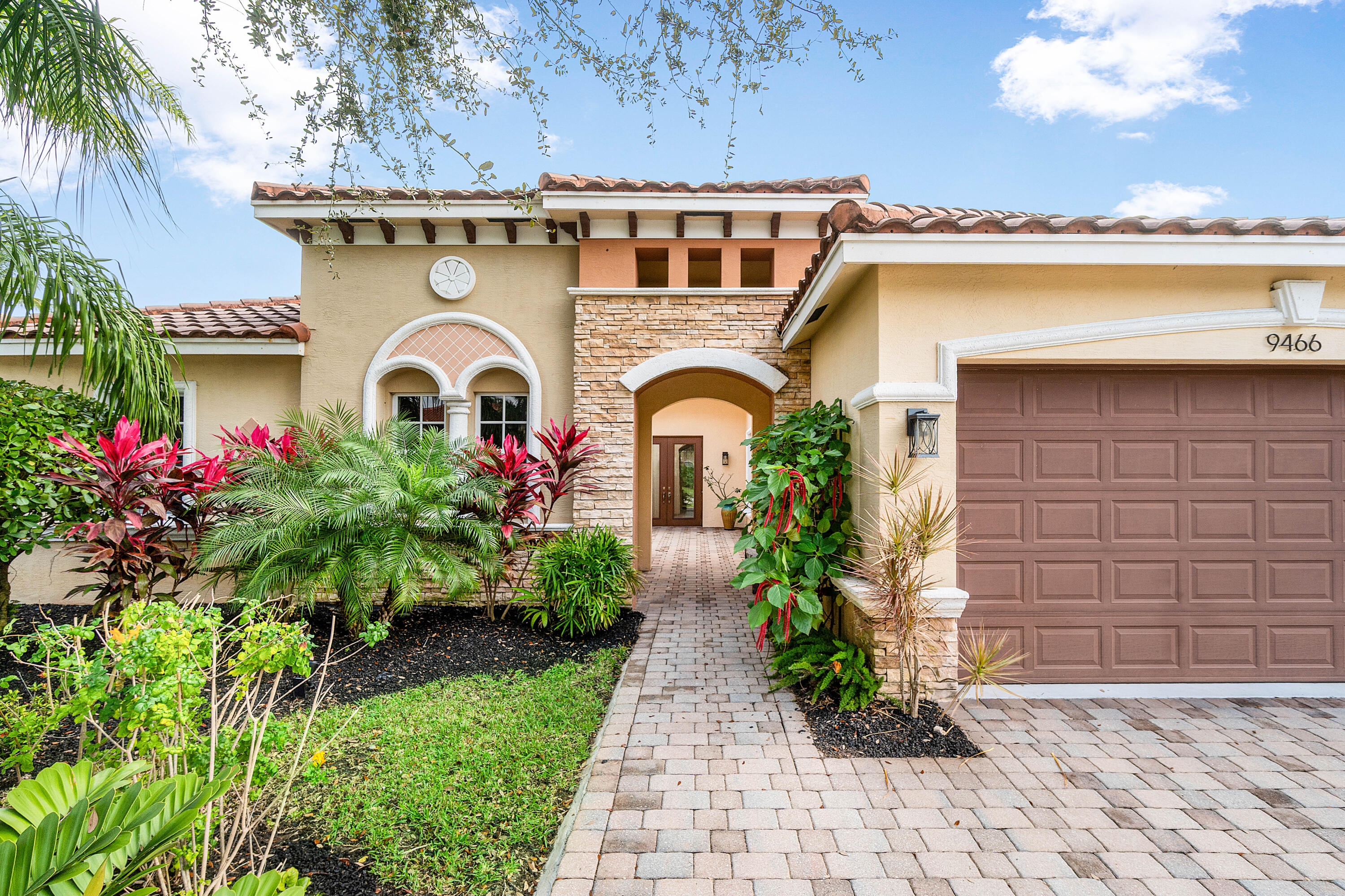 View details of listing 9466 Campi Drive, Lake Worth, FL 33467 Lake Worth with MLS# 