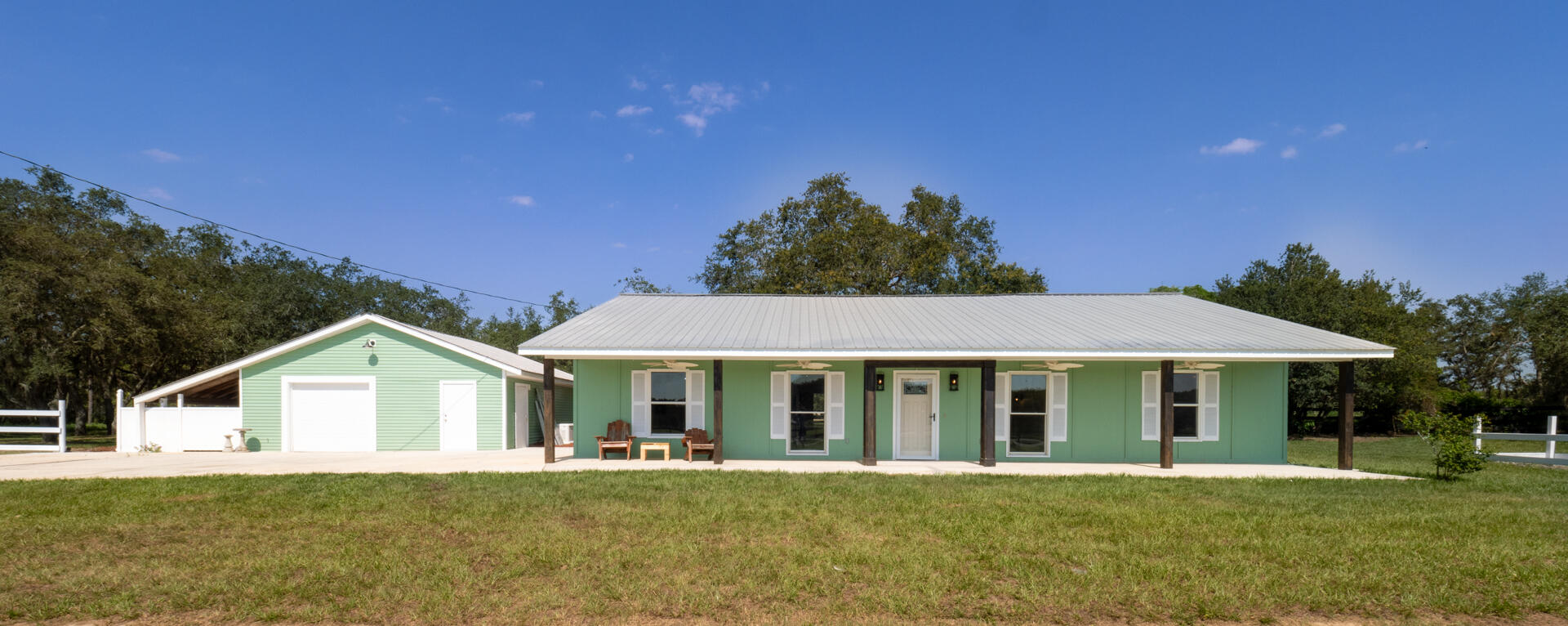 View details of listing 2011 Hartt Road, Sebring, FL 33870 Sebring with MLS# 