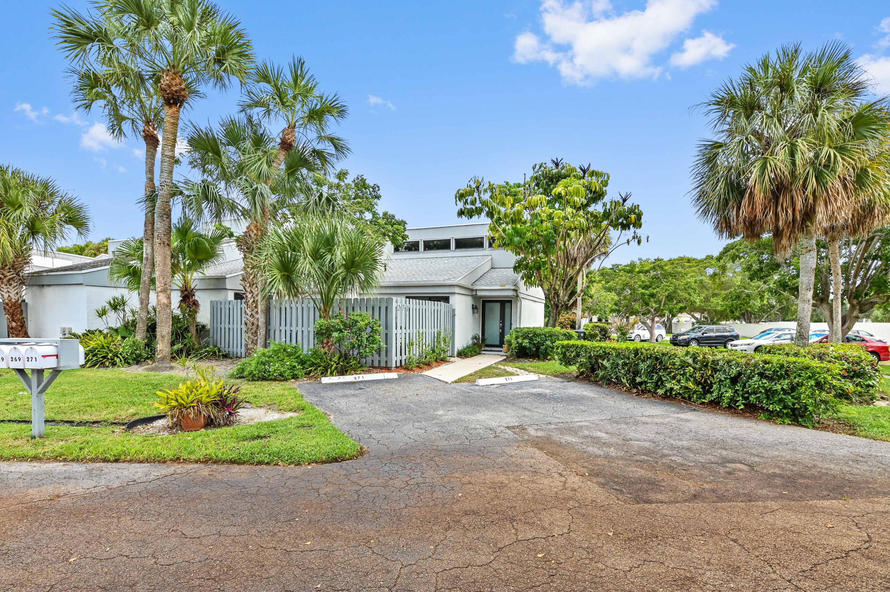 View details of listing 271 NW 15th Street, Boca Raton, FL 33432 Boca Raton with MLS# 