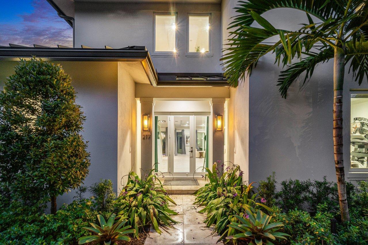 View details of listing 217 Gulfstream Boulevard, Boynton Beach, FL 33435 Boynton Beach with MLS# 