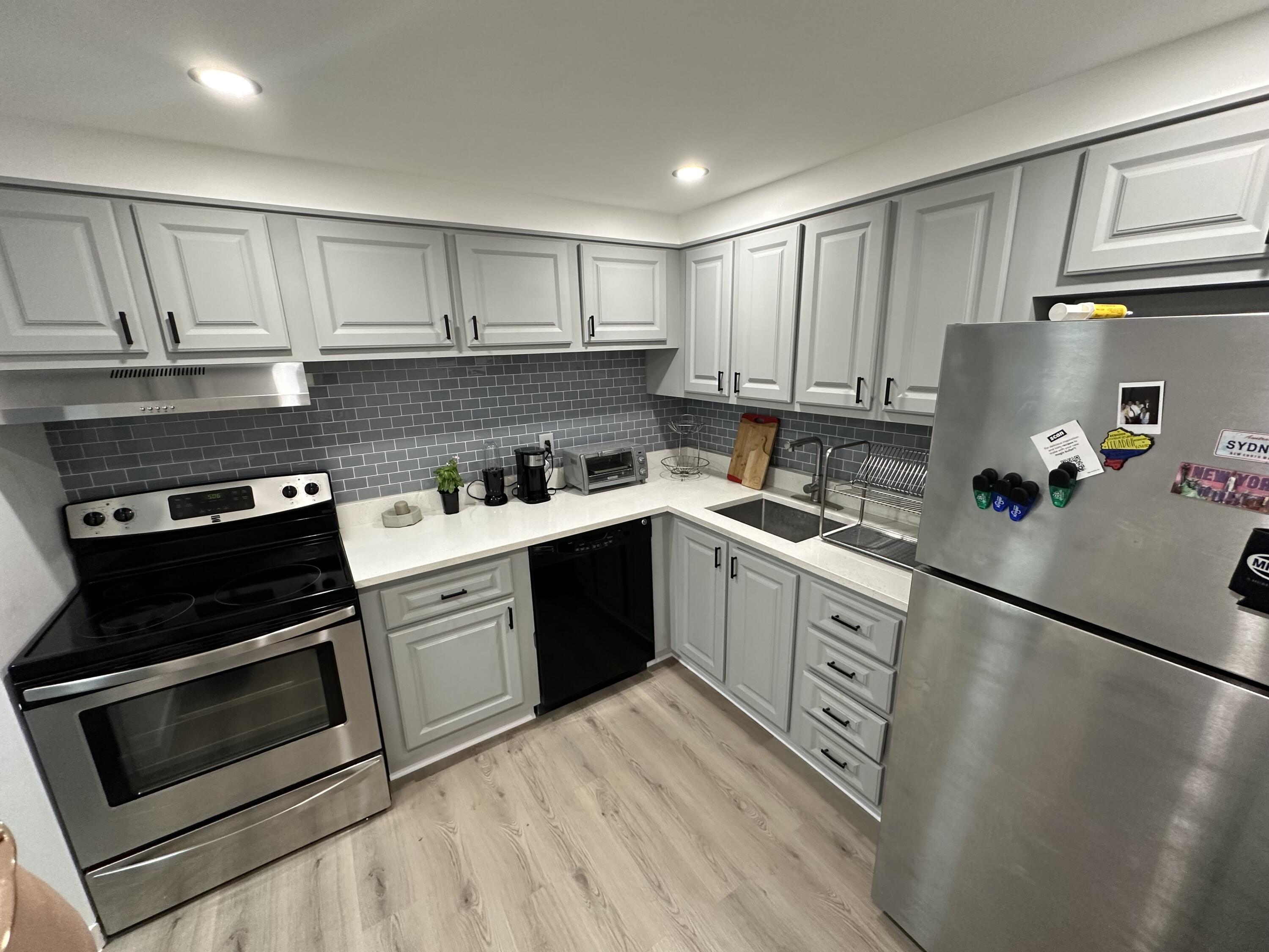 View details of listing 500 Executive Center Drive 3h, West Palm Beach, FL 33401 West Palm Beach with MLS# 