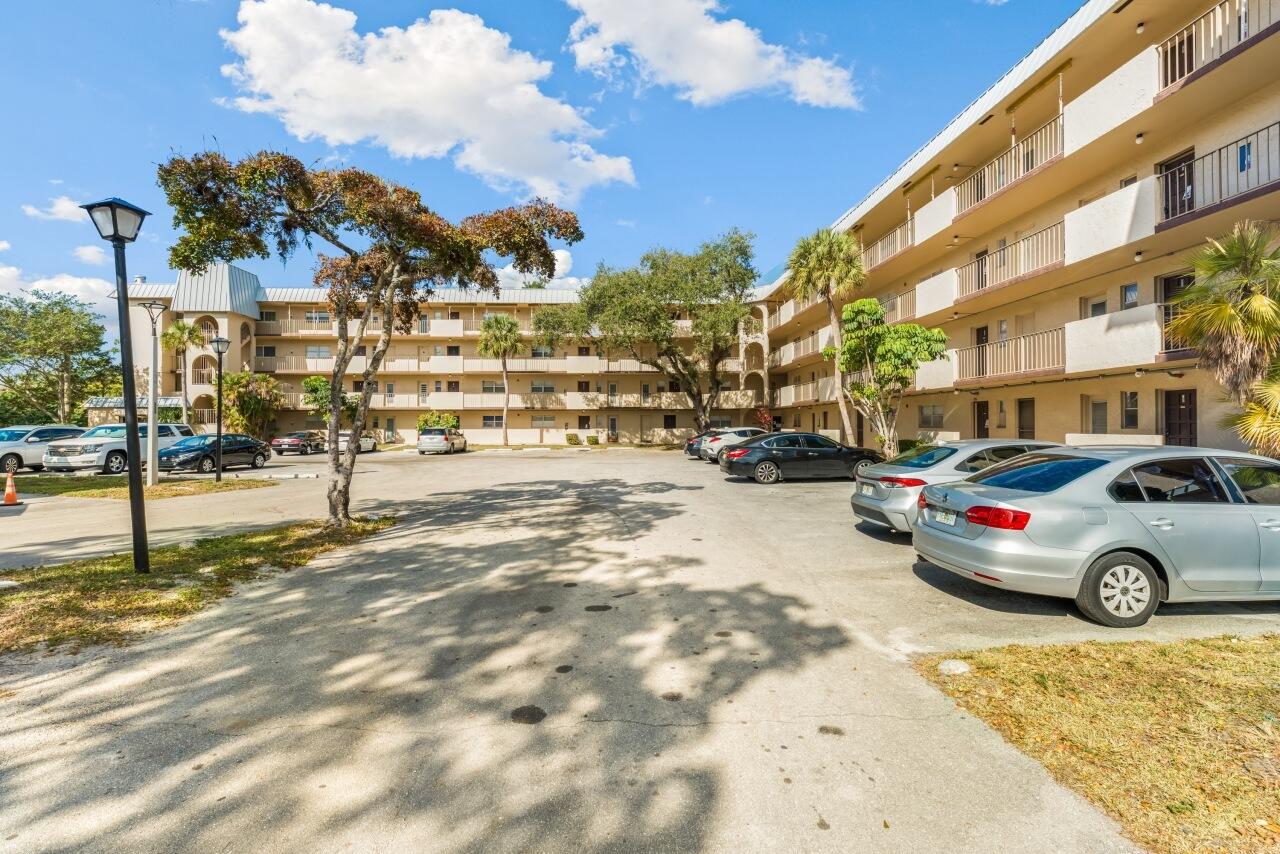 View details of listing 6301 N Falls Cir Drive 307, Lauderhill, FL 33319 Lauderhill with MLS#