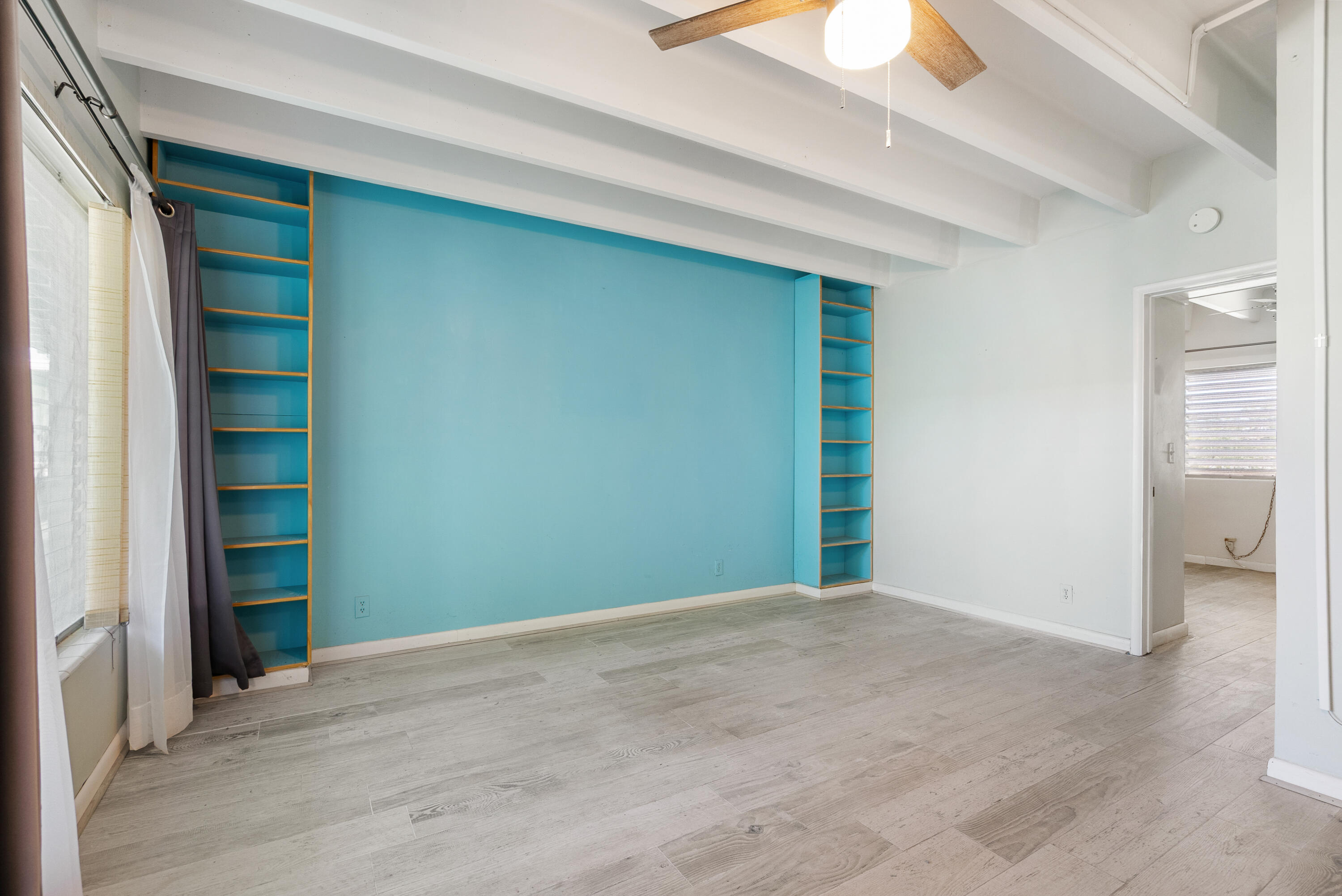 View details of listing 702 N Federal Highway B4, Lake Worth Beach, FL 33460 Lake Worth Beach with MLS#