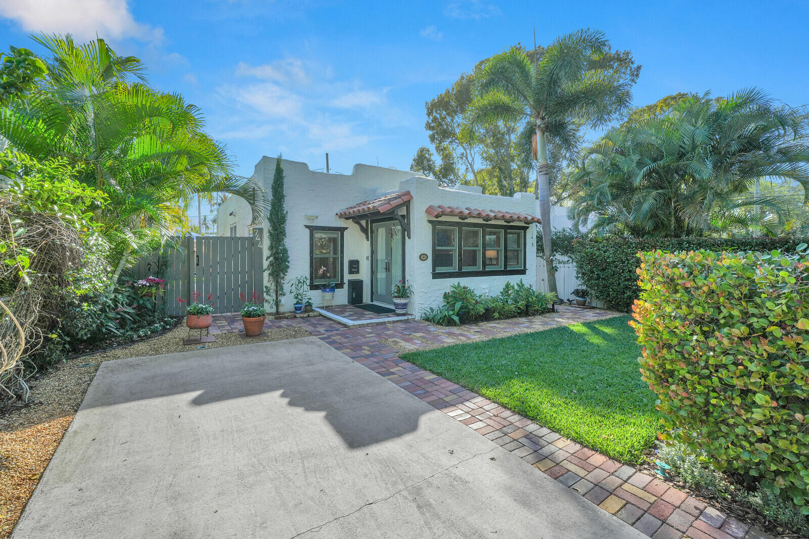 View details of listing 744 Penn Street, West Palm Beach, FL 33401 West Palm Beach with MLS#