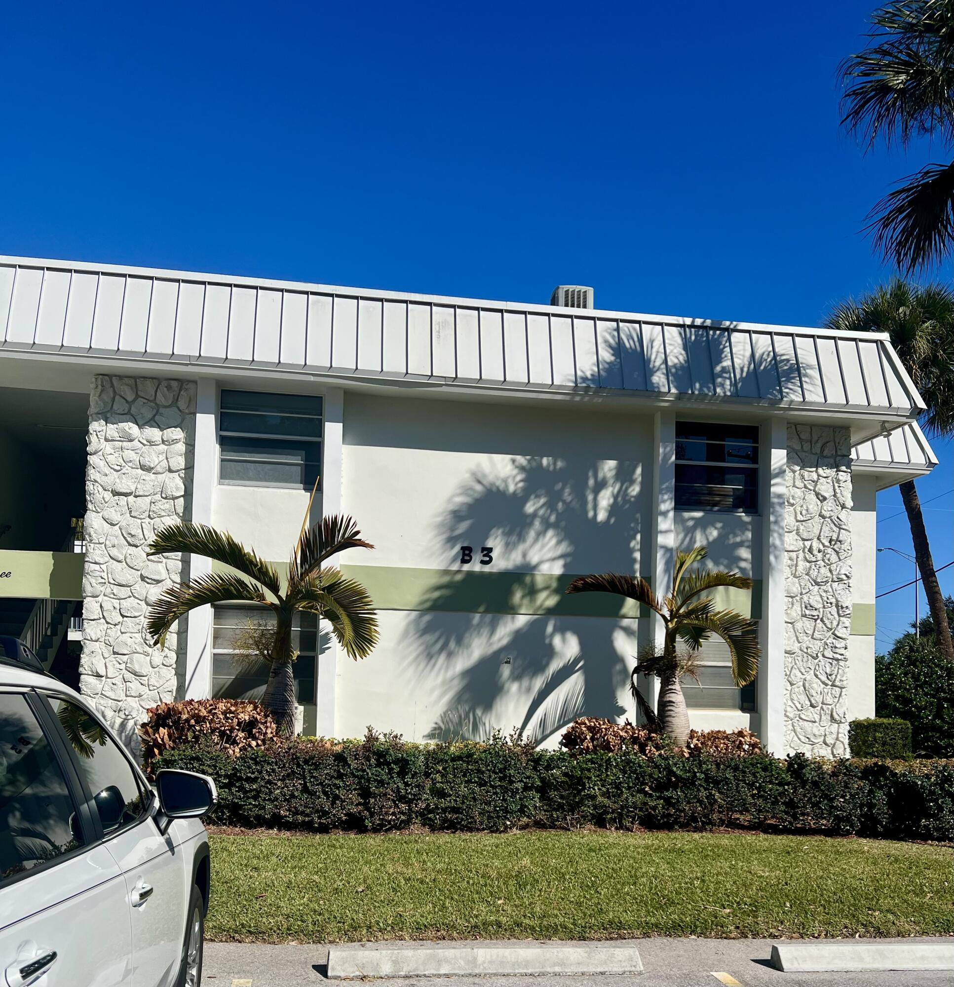 View details of listing 2302 Sunrise Boulevard 3-201, Fort Pierce, FL 34982 Fort Pierce with MLS#