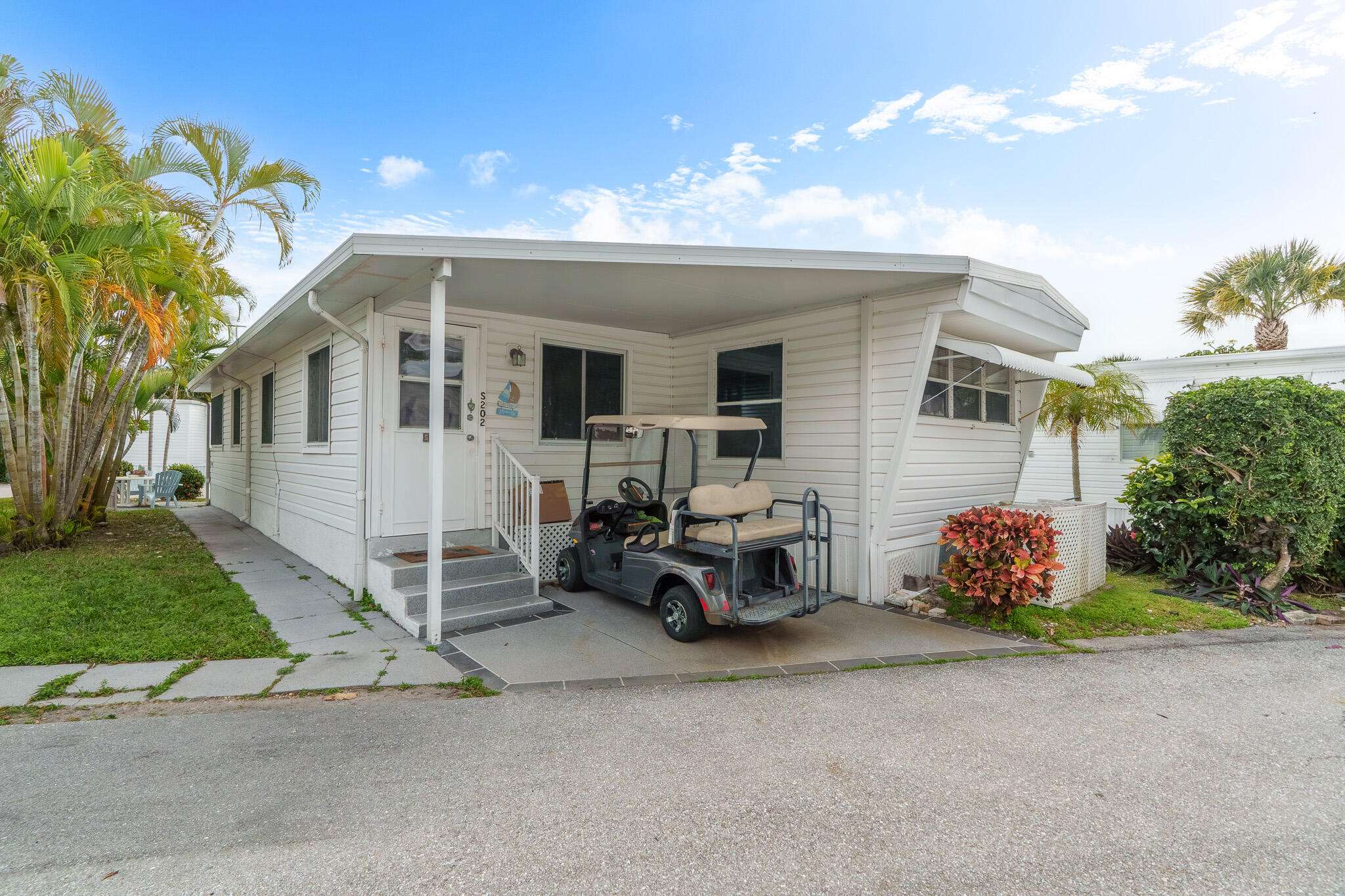View details of listing 202 N Ibis S, Briny Breezes, FL 33435 Briny Breezes with MLS# 