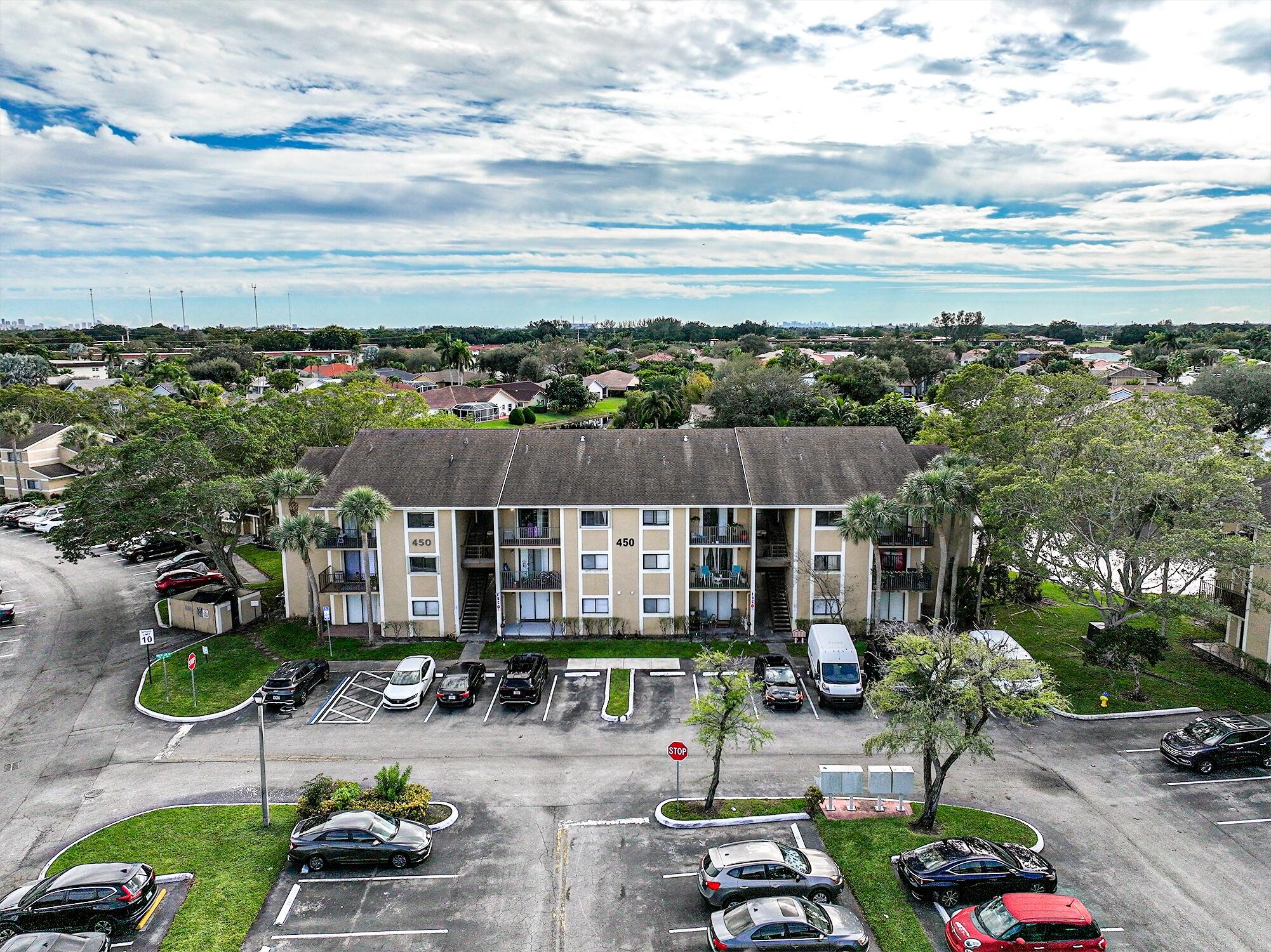 View details of listing 450 Palm Circle 106, Pembroke Pines, FL 33025 Pembroke Pines with MLS# 