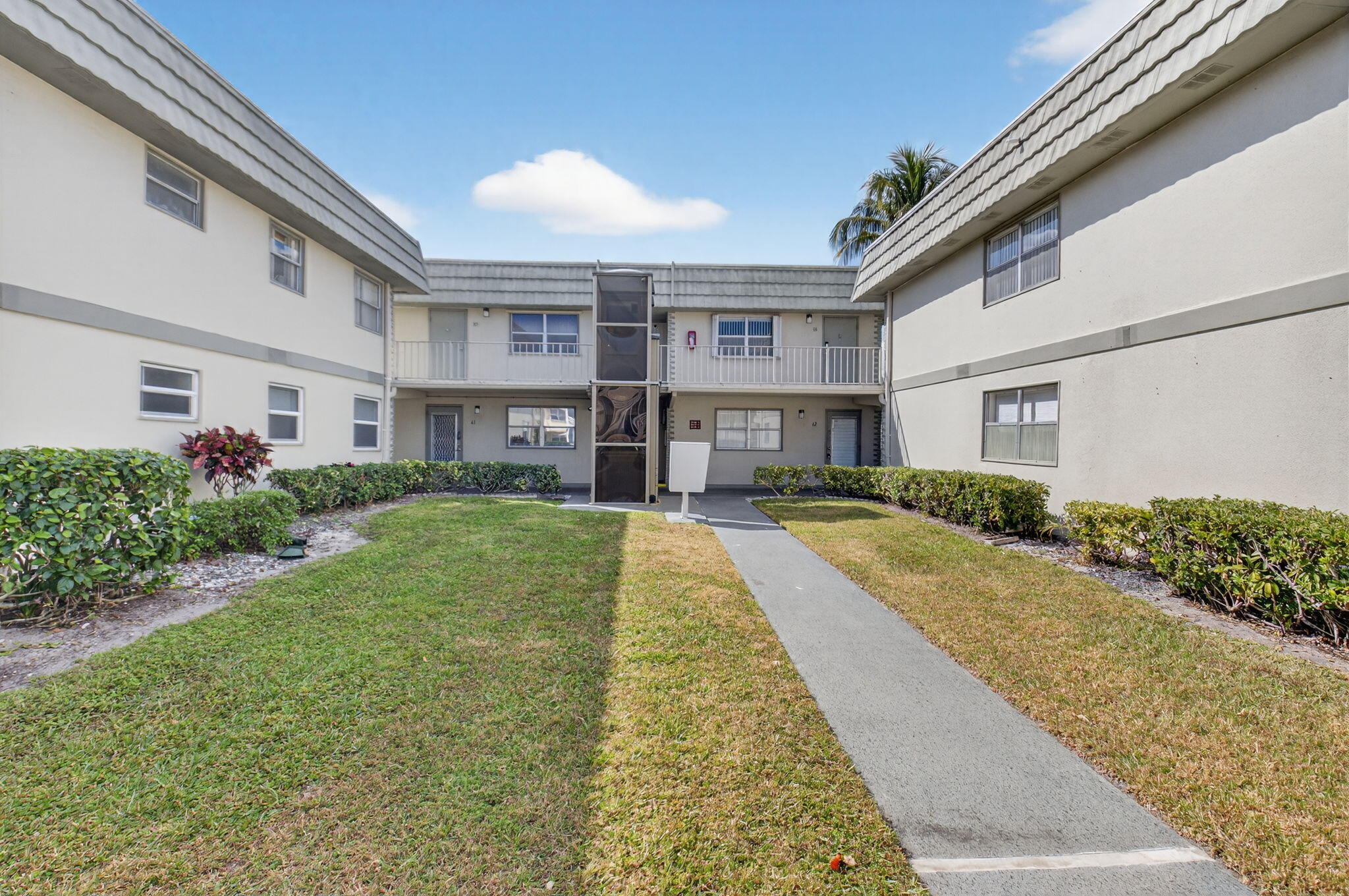 View details of listing 61 Brittany B 61, Delray Beach, FL 33446 Delray Beach with MLS# 