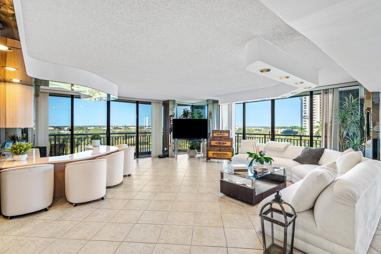 Listing  2427 Presidential Way 701, West Palm Beach, FL 33401, West Palm Beach, FL 33401