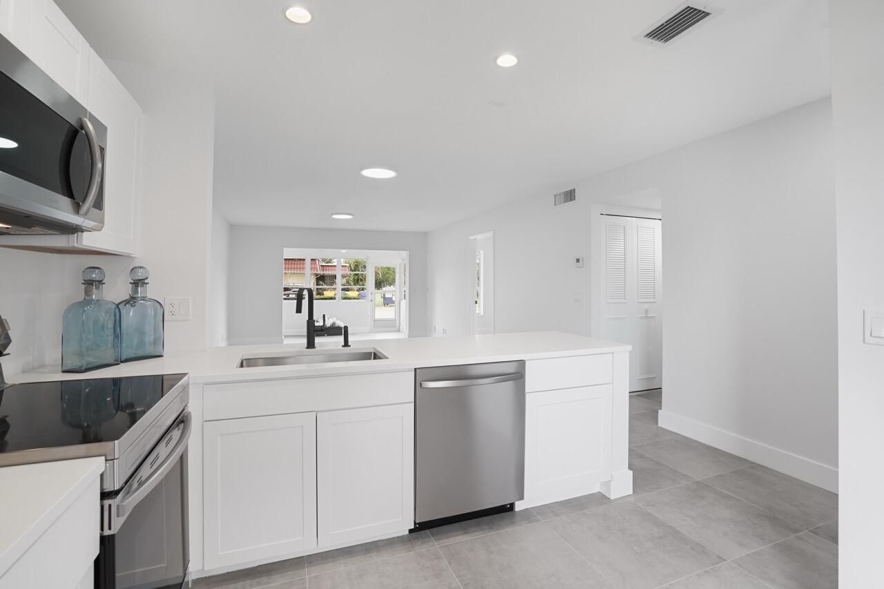 View details of listing 737 Nantucket Circle B, Lake Worth, FL 33467 Lake Worth with MLS#