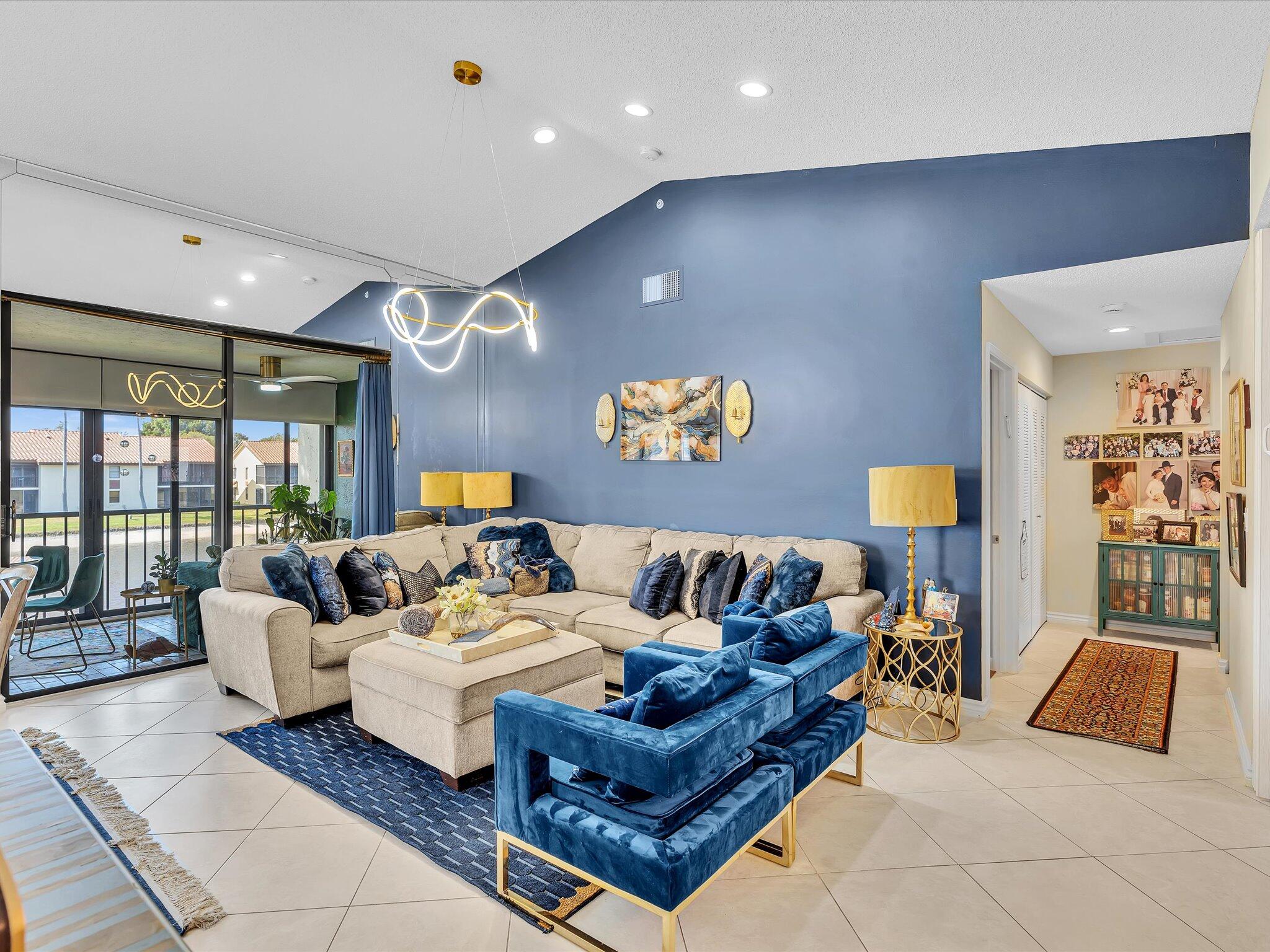 View details of listing 10215 N Circle Lake Drive 201, Boynton Beach, FL 33437 Boynton Beach with MLS#