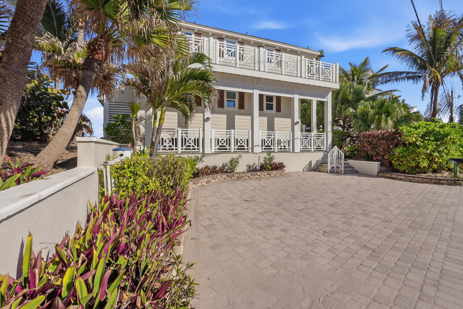 View details of listing 1031 SE Macarthur Boulevard, Stuart, FL 34996 Stuart with MLS#