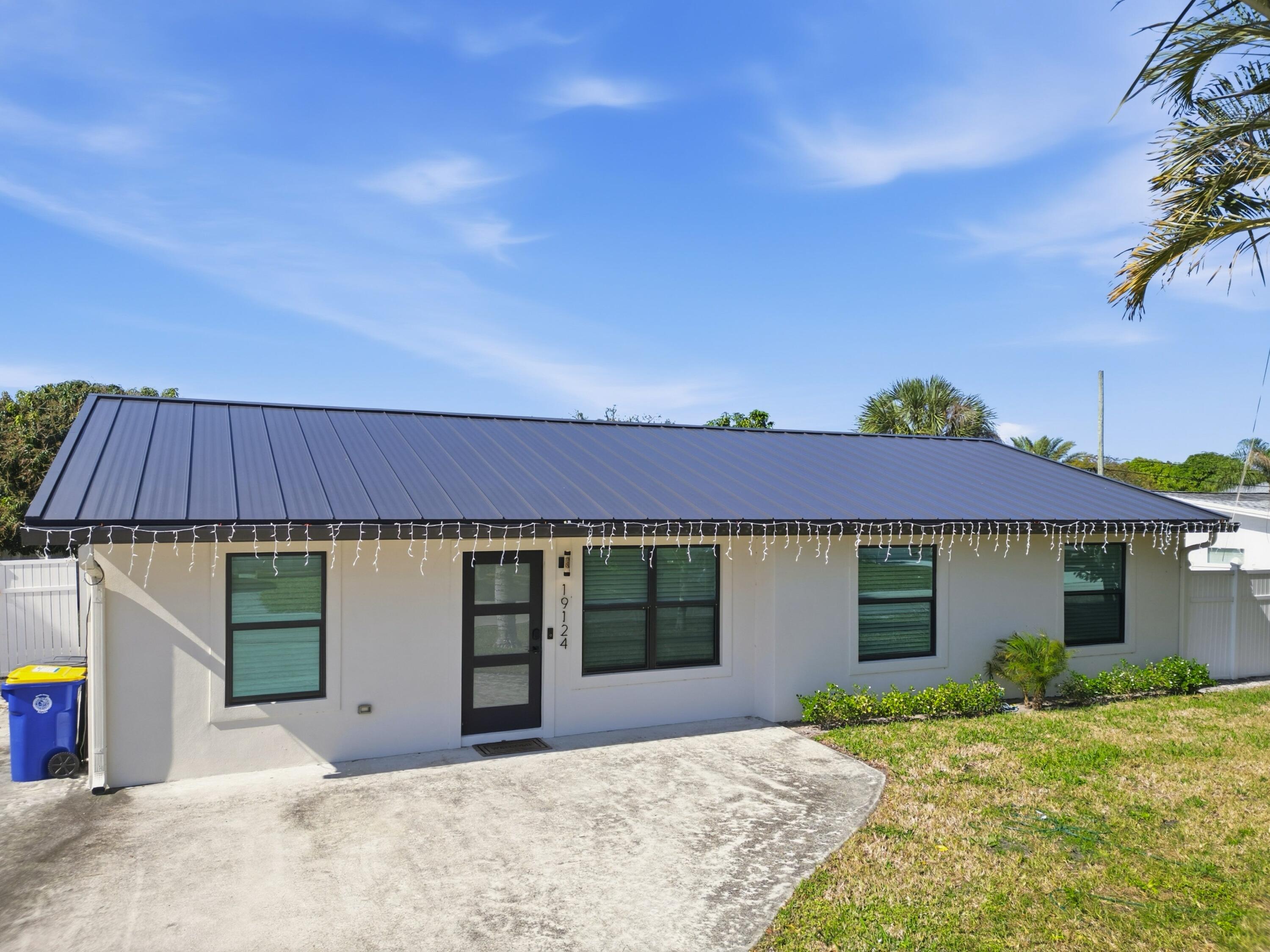 View details of listing 19124 SE Fearnley Drive, Jupiter, FL 33469 Jupiter with MLS#