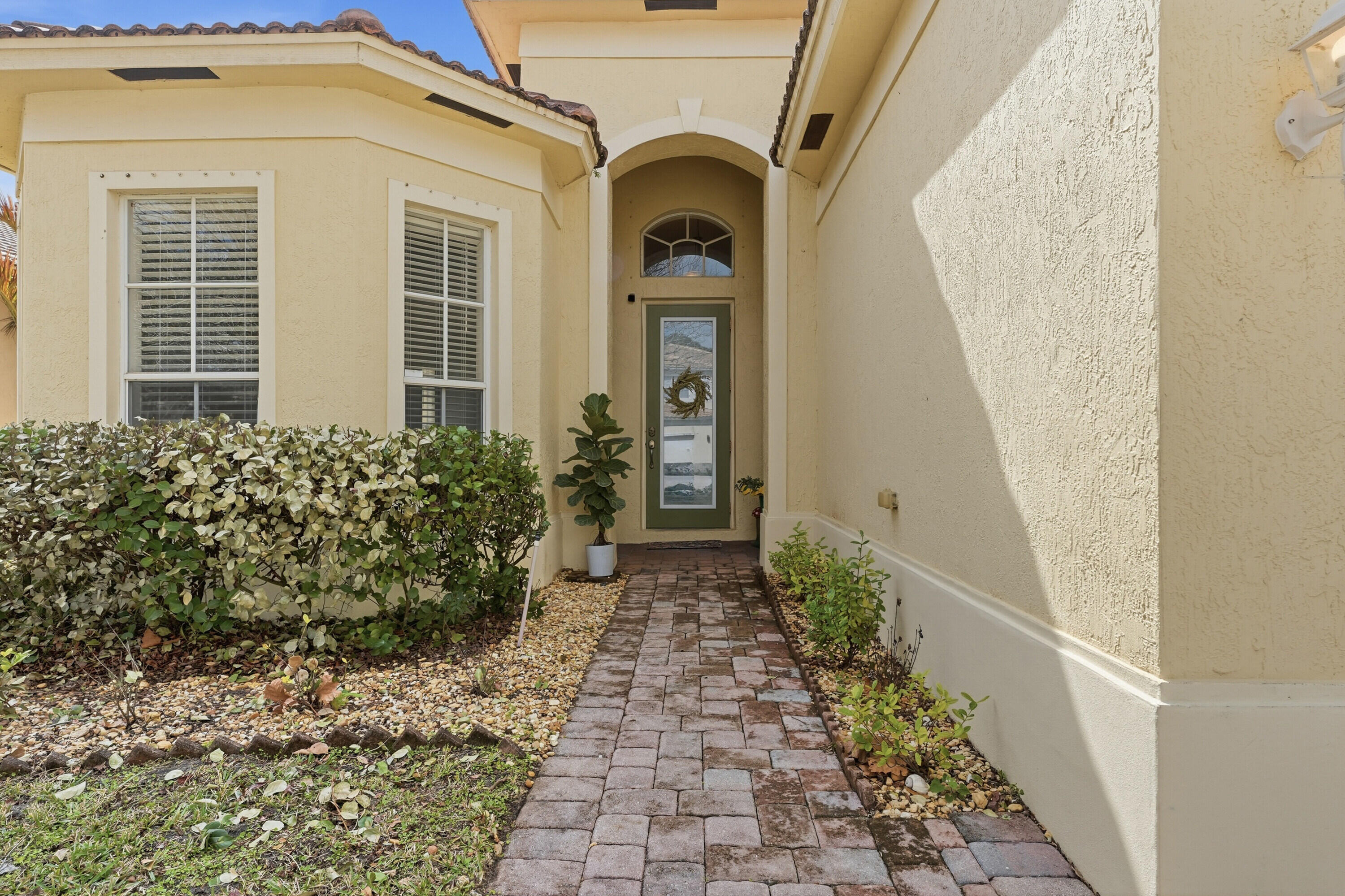 View details of listing 6117 Spring Lake Terrace, Fort Pierce, FL 34951 Fort Pierce with MLS#