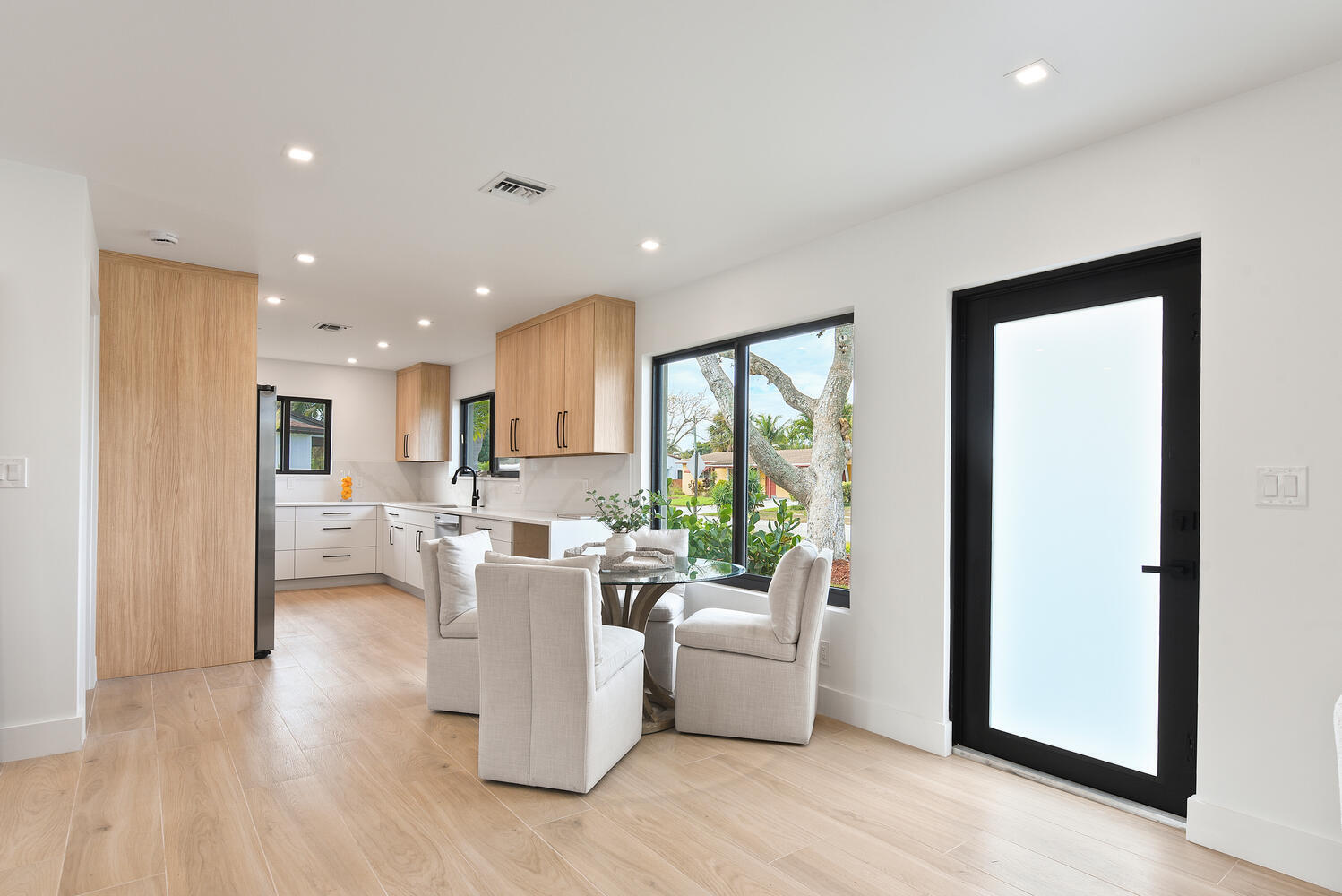 View details of listing 1320 S Deerfield Avenue, Deerfield Beach, FL 33441 Deerfield Beach with MLS#