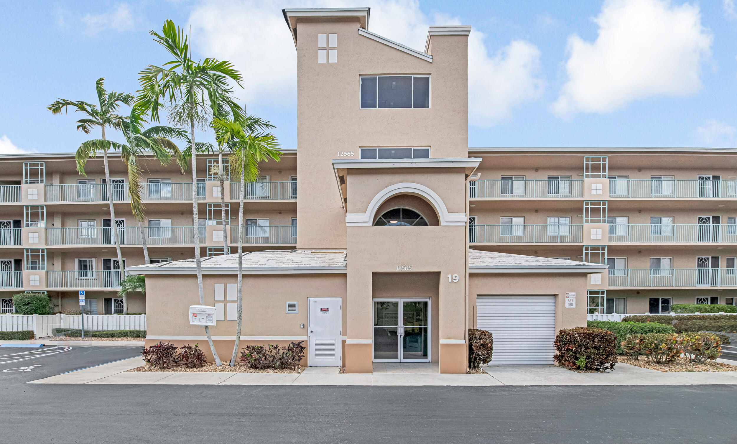 View details of listing 12565 Imperial Isle Drive 208, Boynton Beach, FL 33437 Boynton Beach with MLS#