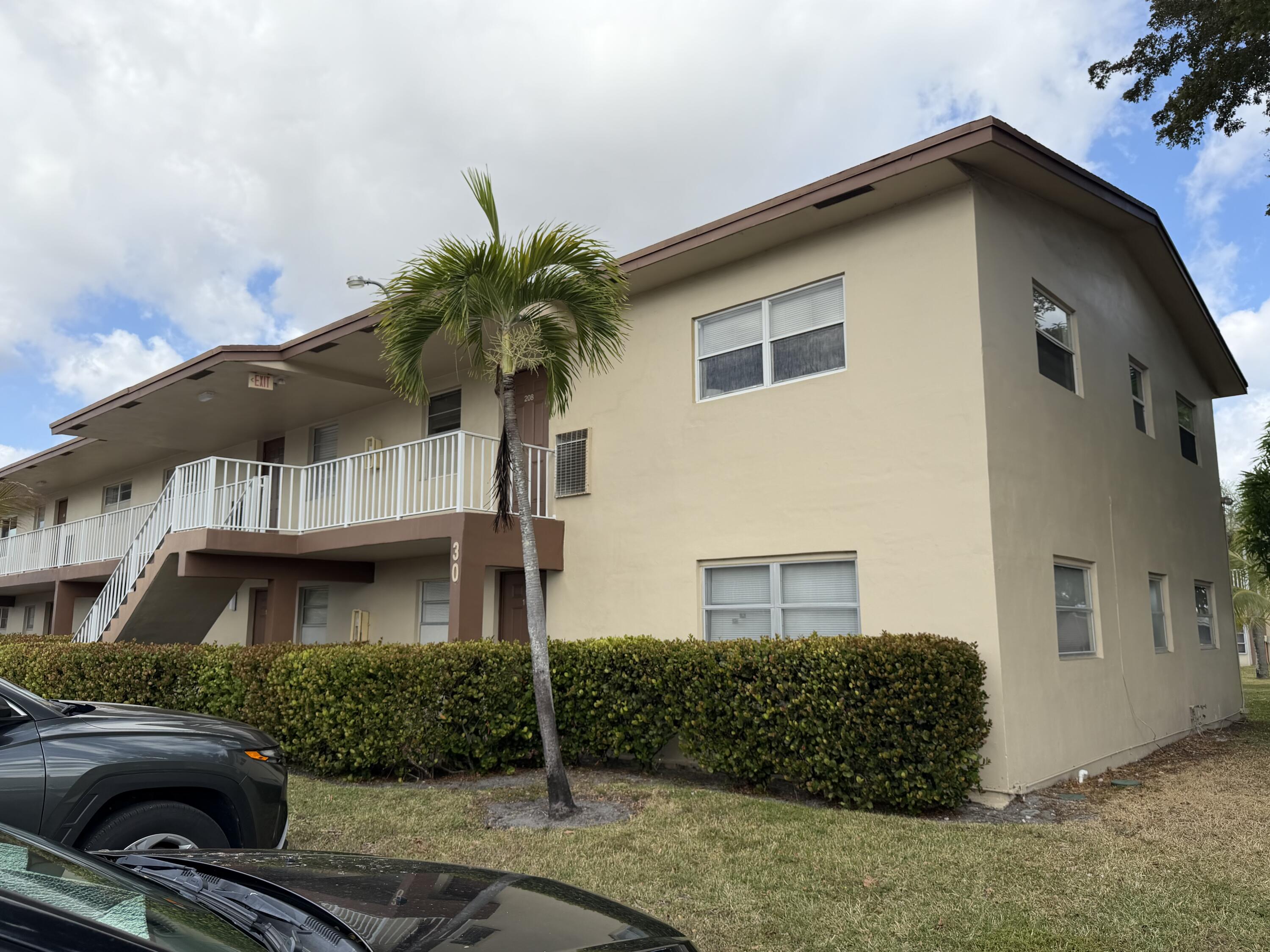View details of listing 7505 NW 5th Court 208, Margate, FL 33063 Margate with MLS# 