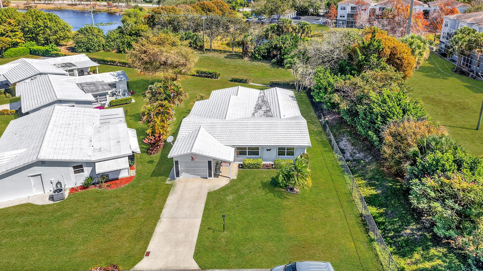 View details of listing 700 Canal Way, Boynton Beach, FL 33426 Boynton Beach with MLS#