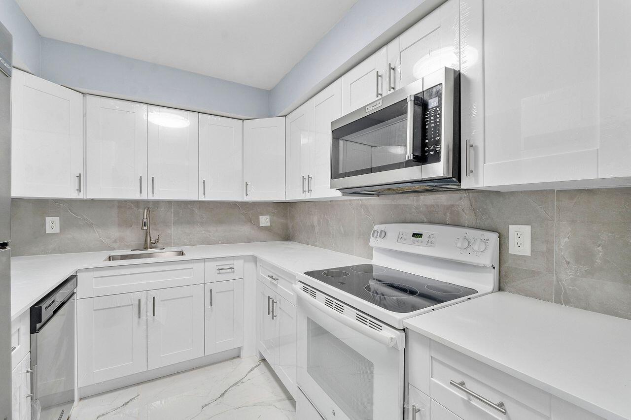 View details of listing 9960 Pineapple Tree Drive 107, Boynton Beach, FL 33436 Boynton Beach with MLS#