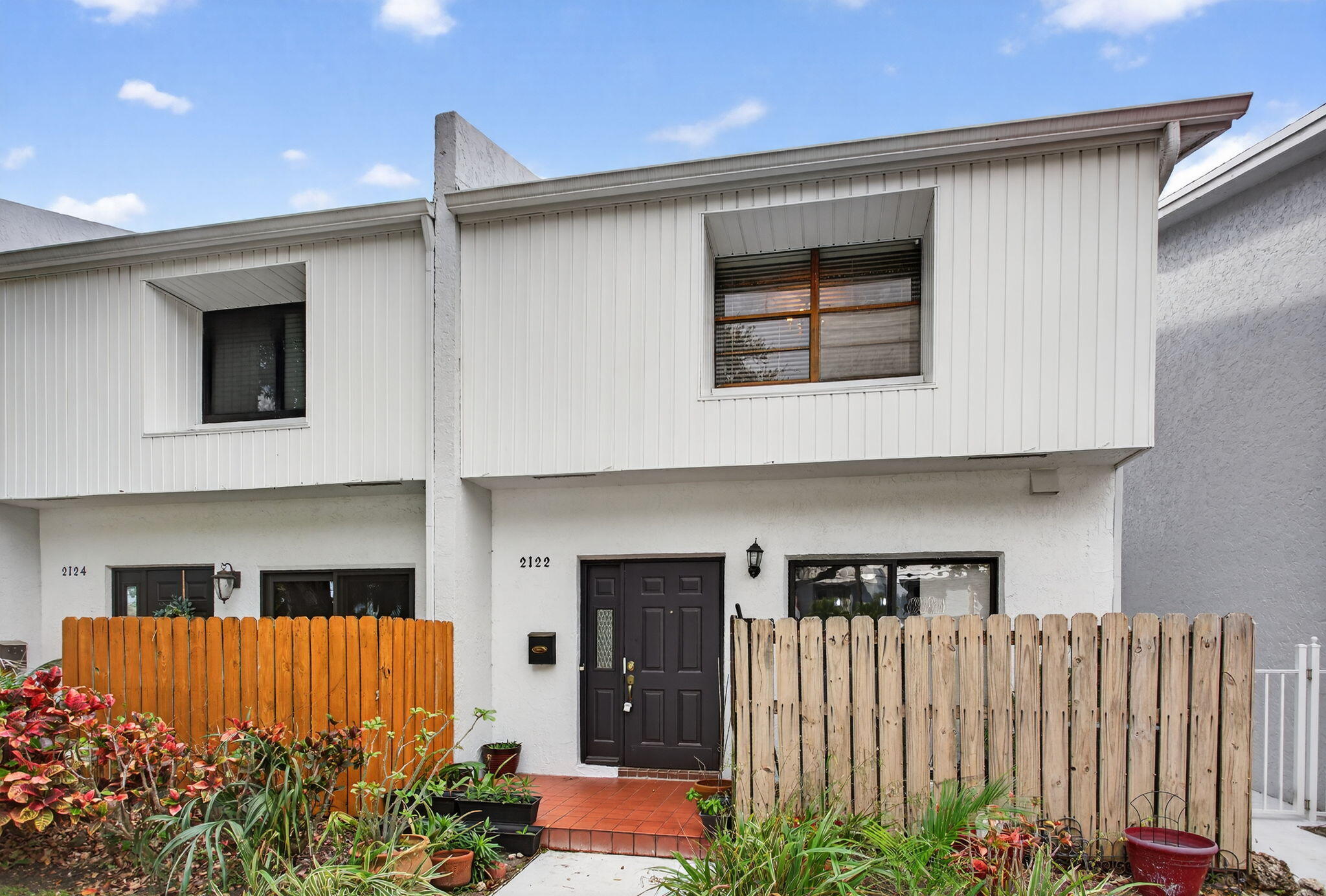 View details of listing 2122 NE 44th Street, Lighthouse Point, FL 33064 Lighthouse Point with MLS#
