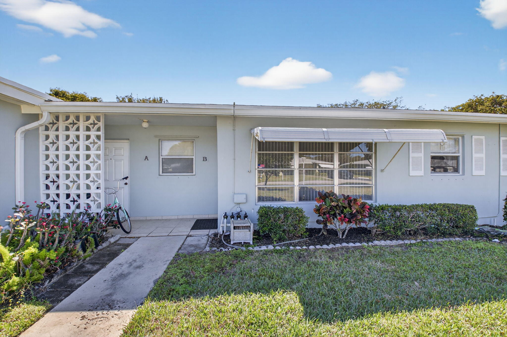 View details of listing 220 High Point Court E B, Delray Beach, FL 33445 Delray Beach with MLS#