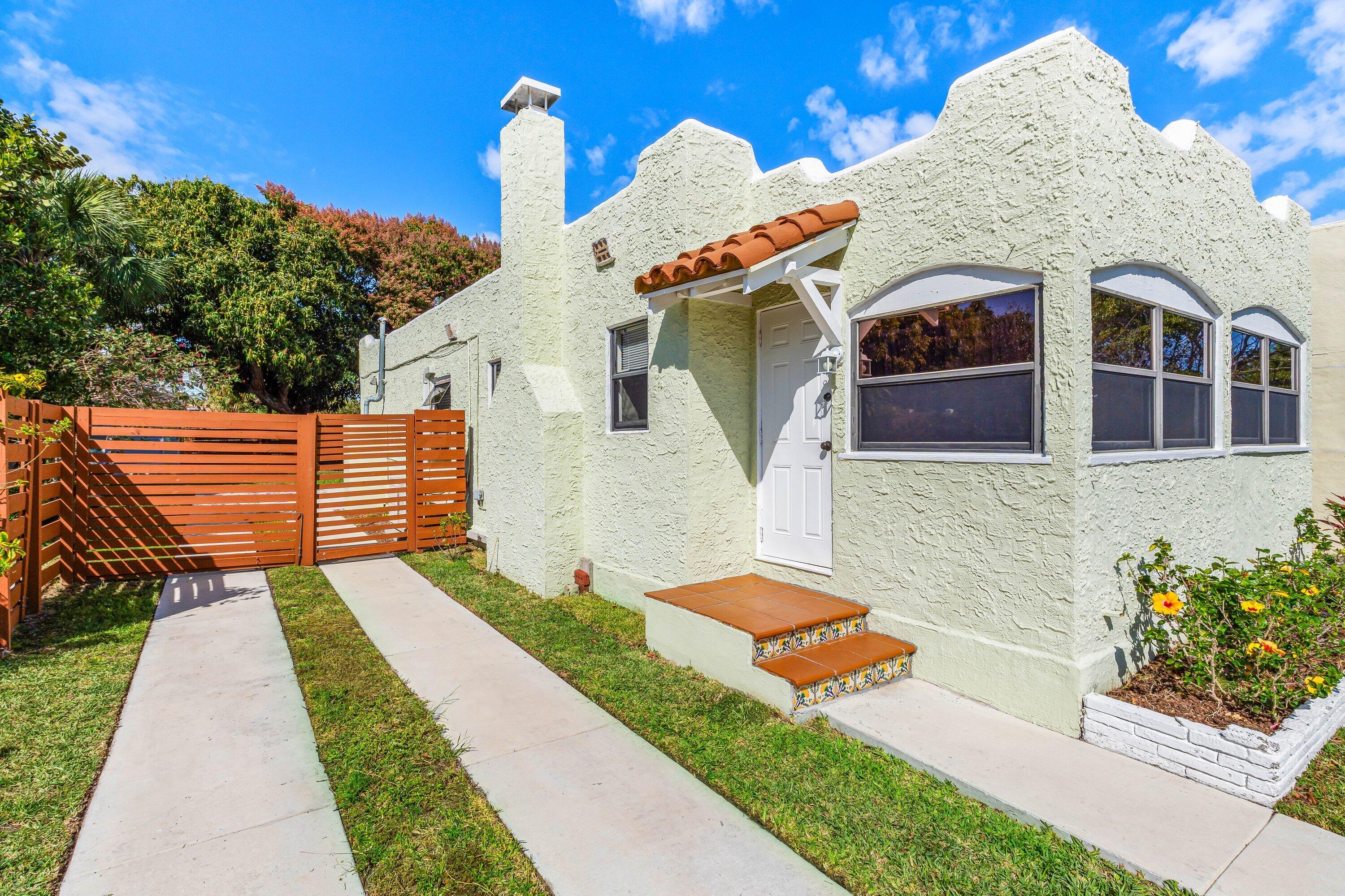 View details of listing 921 S M Street, Lake Worth Beach, FL 33460 Lake Worth Beach with MLS#