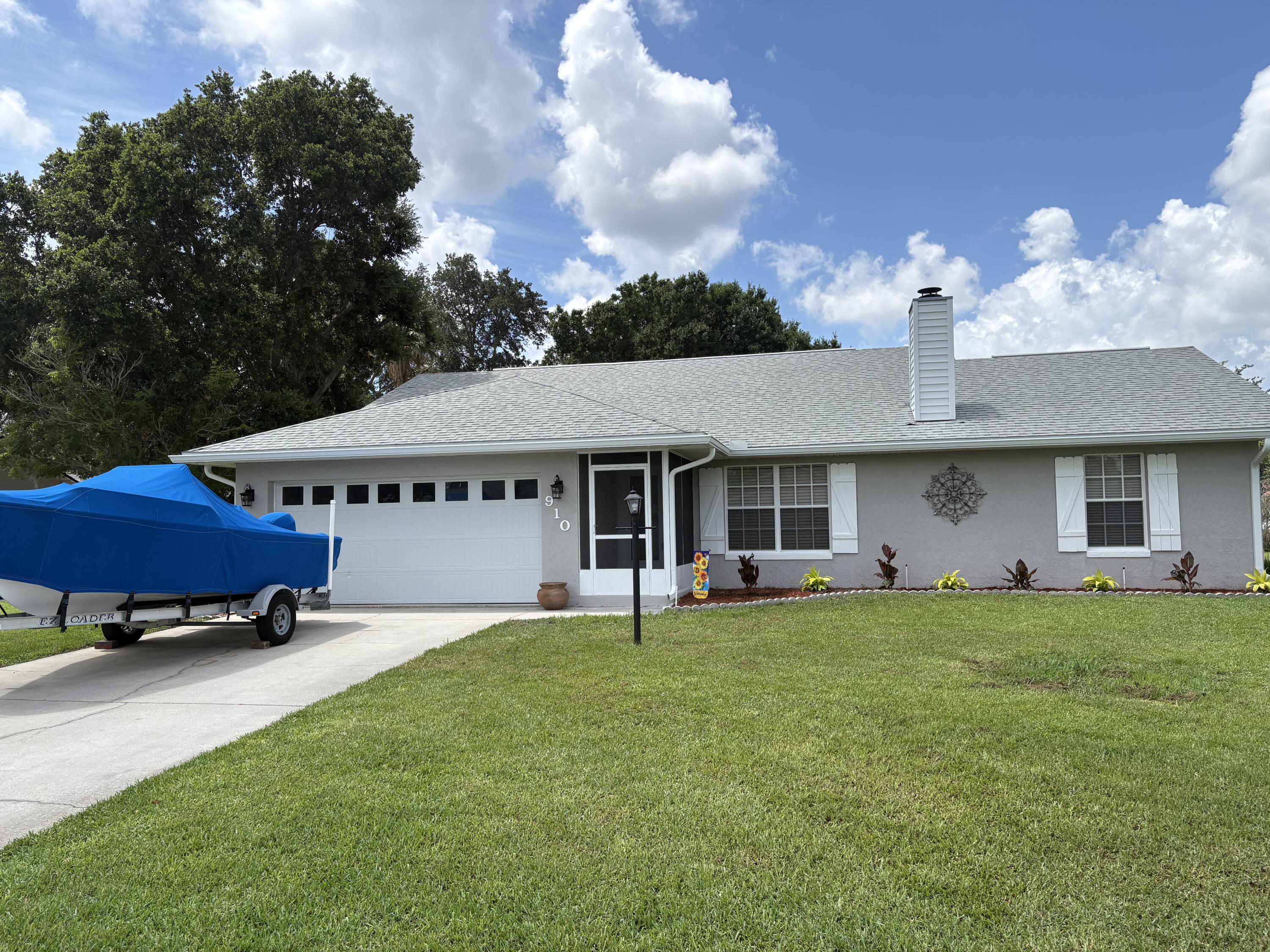 View details of listing 910 Liberty Lane, Auburndale, FL 33823 Auburndale with MLS# 