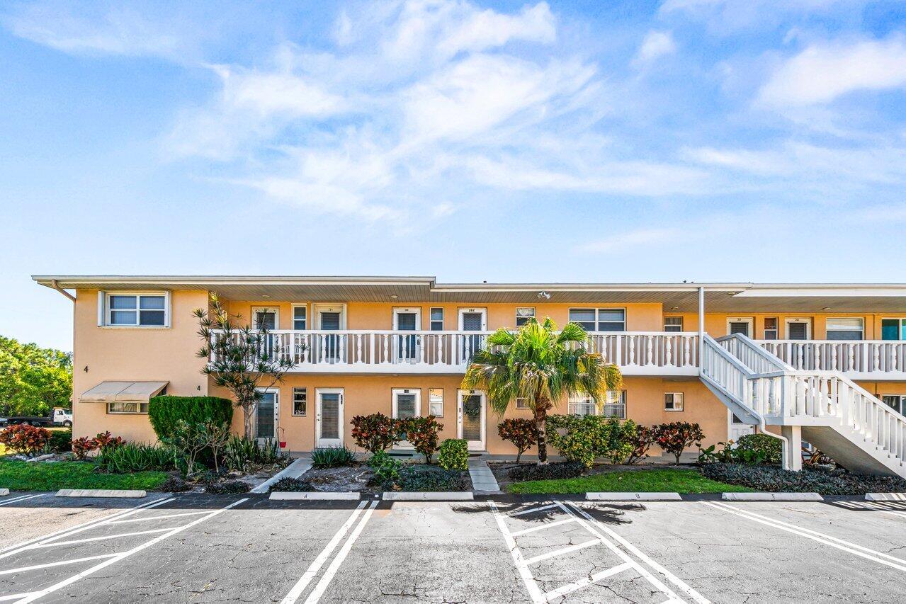 View details of listing 2121 NE 1st Court 202, Boynton Beach, FL 33435 Boynton Beach with MLS#