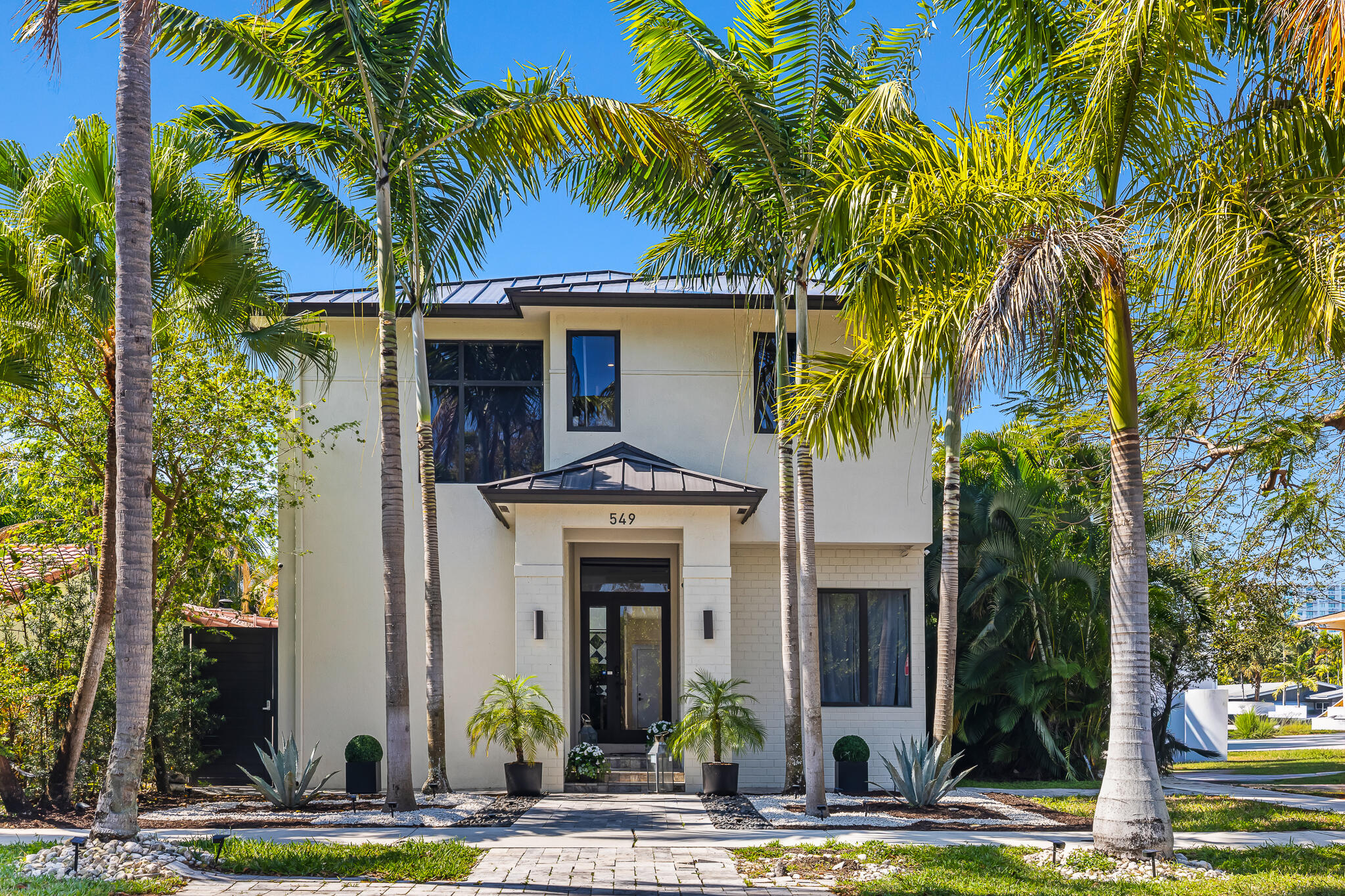 View details of listing 549 NE 10th Avenue, Fort Lauderdale, FL 33301 Fort Lauderdale with MLS#