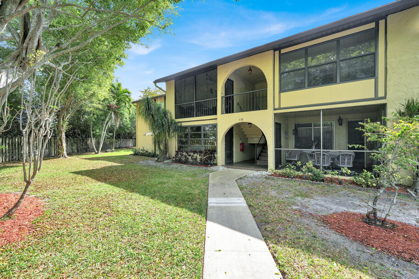 View details of listing 330 Pine Ridge Circle B-2, Greenacres, FL 33463 Greenacres with MLS#