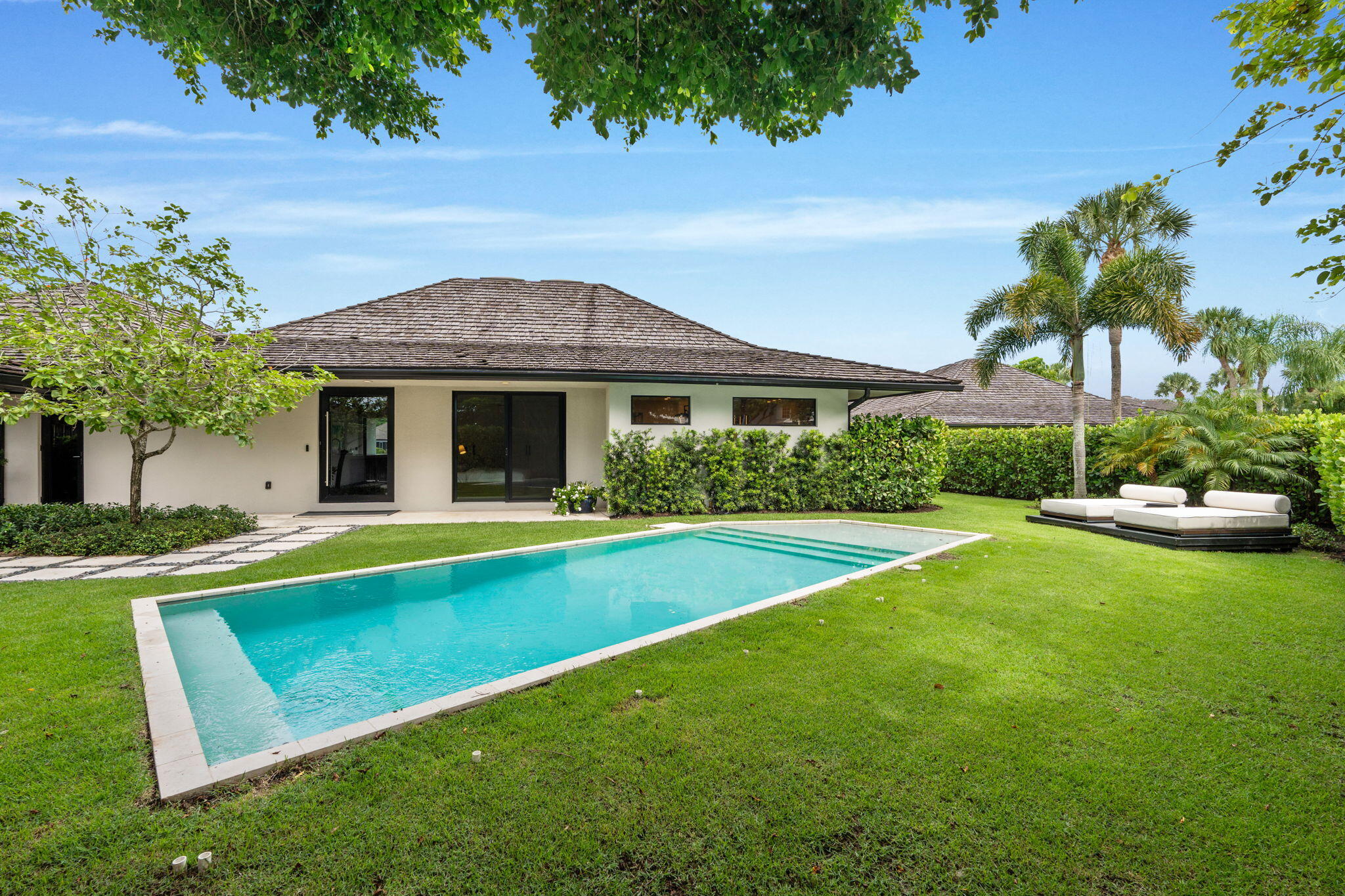 View details of listing 11880 Pebblewood Drive, Wellington, FL 33414 Wellington with MLS#