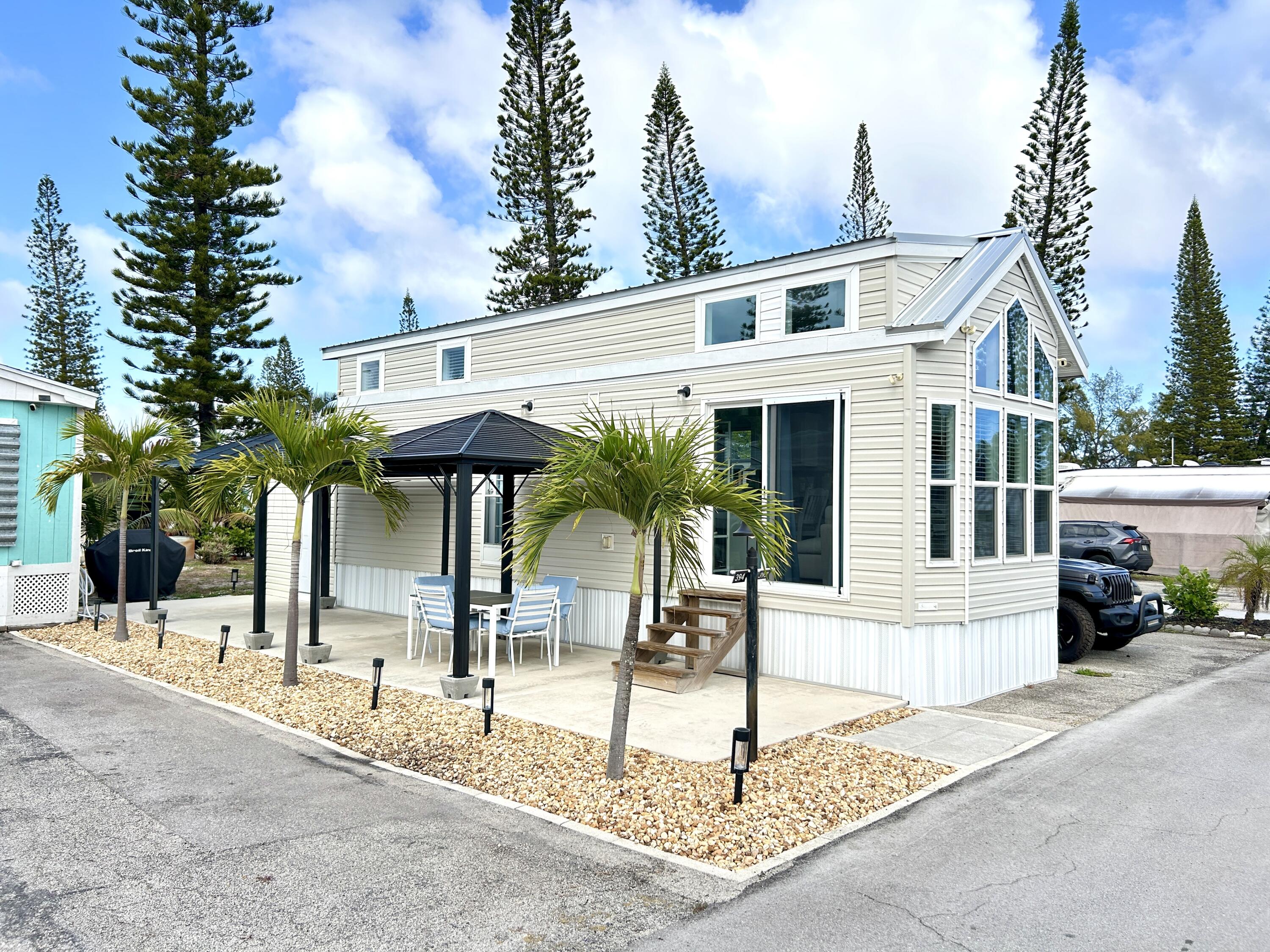 View details of listing 875 NE 48 Th Street Lot 393, Pompano Beach, FL 33064 Pompano Beach with MLS# 