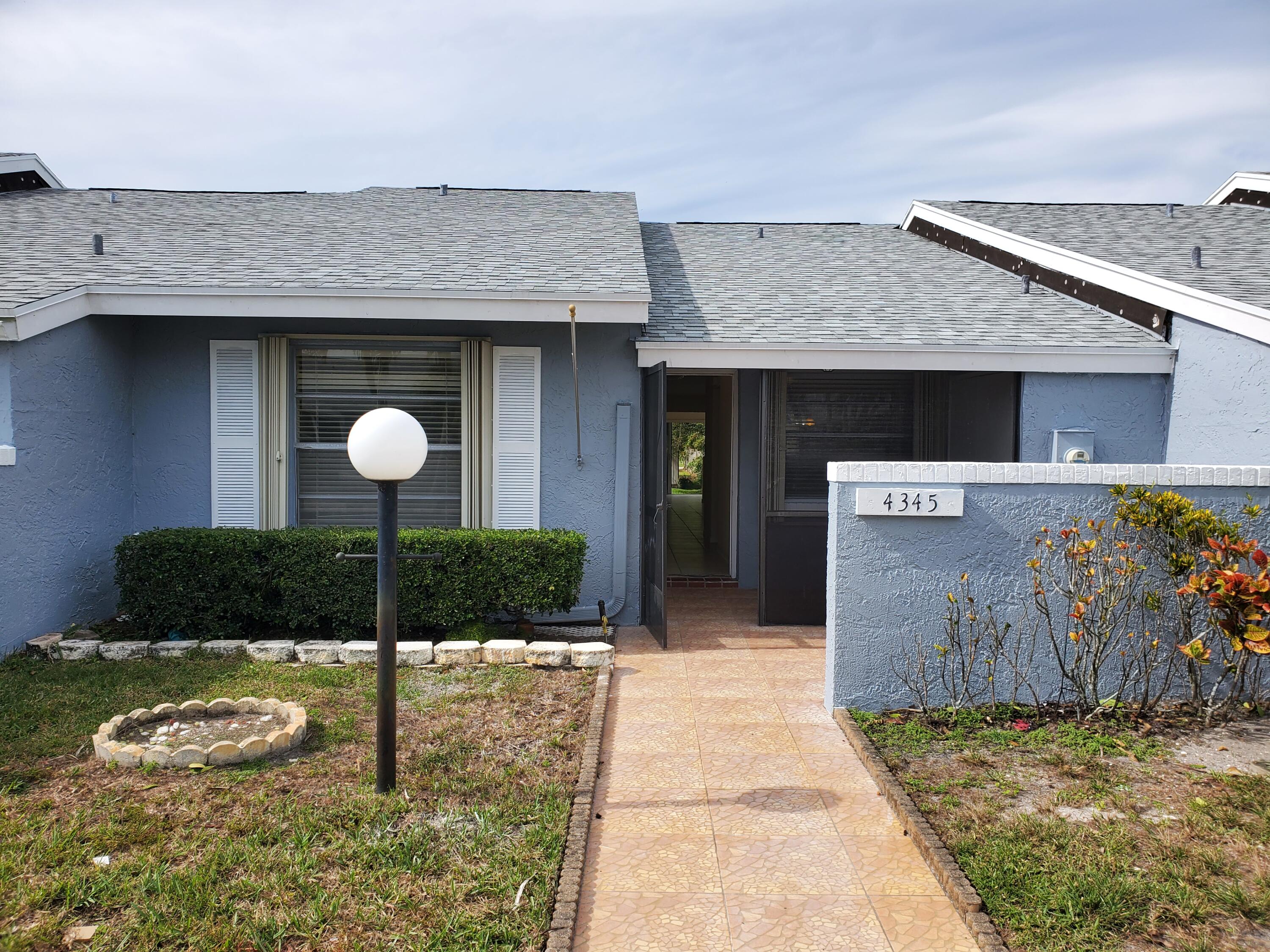 View details of listing 4345 Lucerne Villas Lane, Lake Worth, FL 33467 Lake Worth with MLS# 