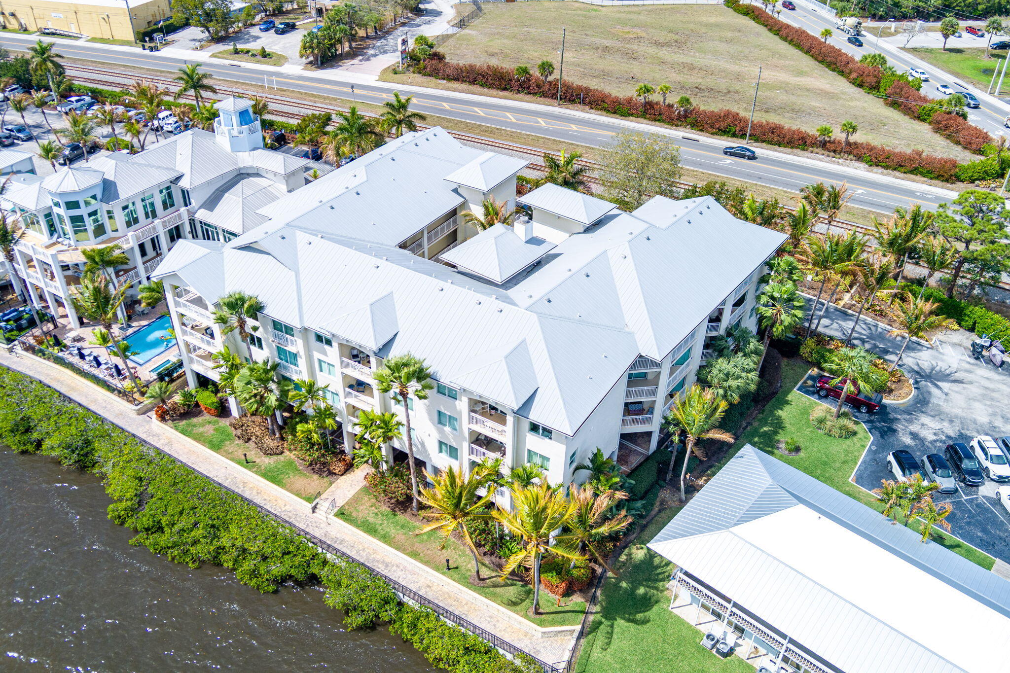 View details of listing 975 NW Flagler Avenue 302, Stuart, FL 34994 Stuart with MLS# 