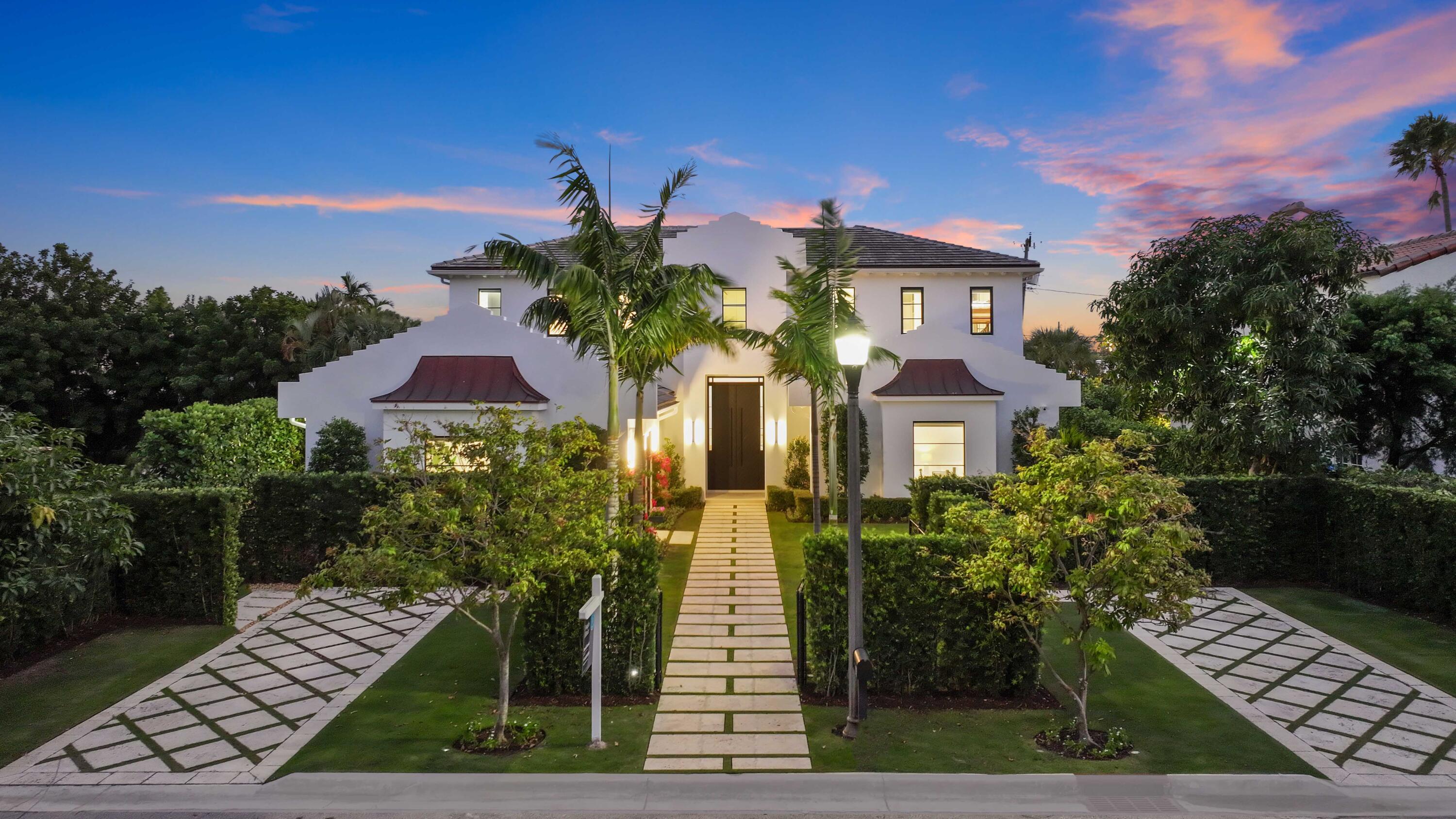 View details of listing 248 E Lakewood Road, West Palm Beach, FL 33405 West Palm Beach with MLS# 