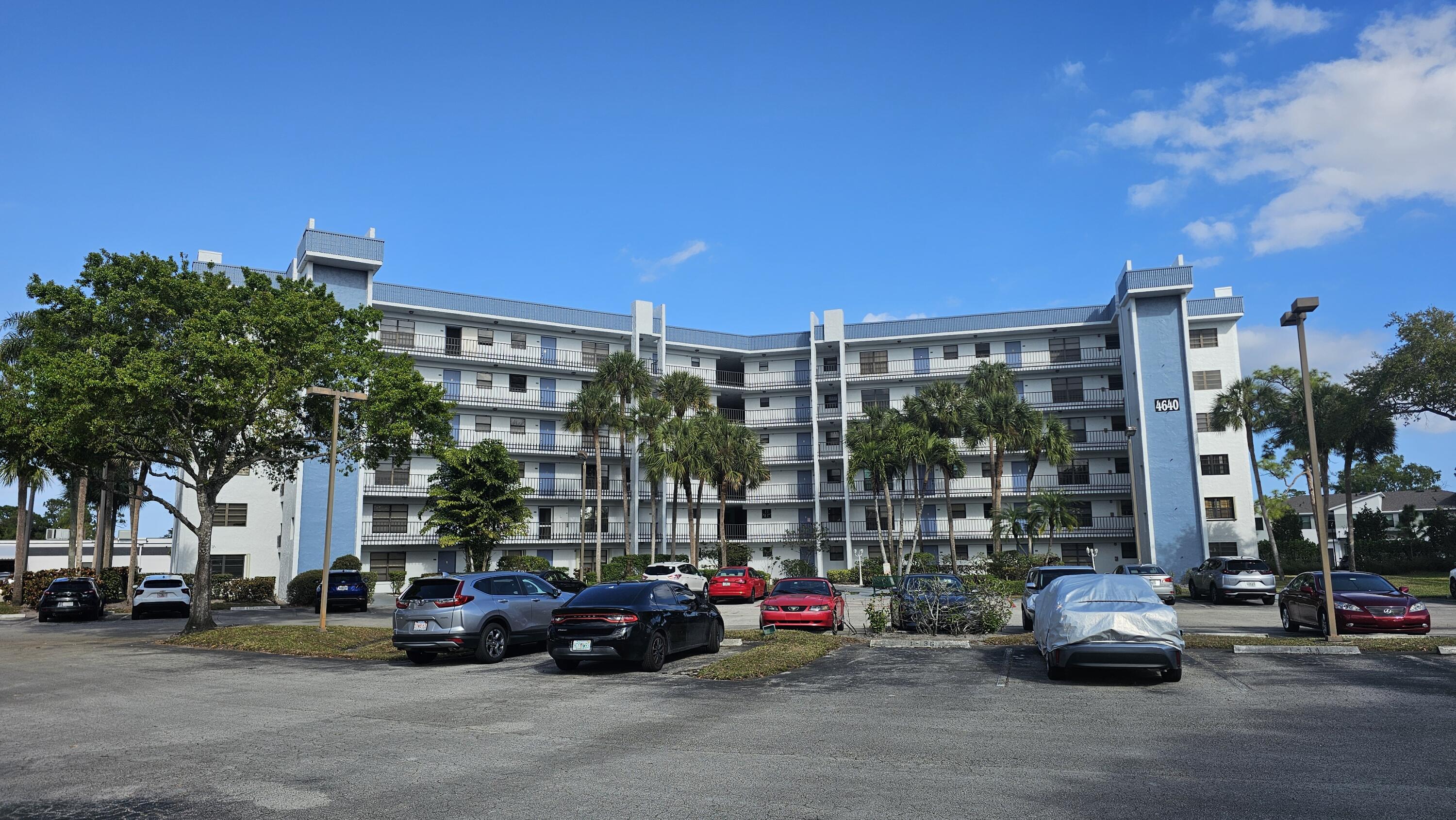 View details of listing 4640 Lucerne Lakes Boulevard W 303, Lake Worth, FL 33467 Lake Worth with MLS# 
