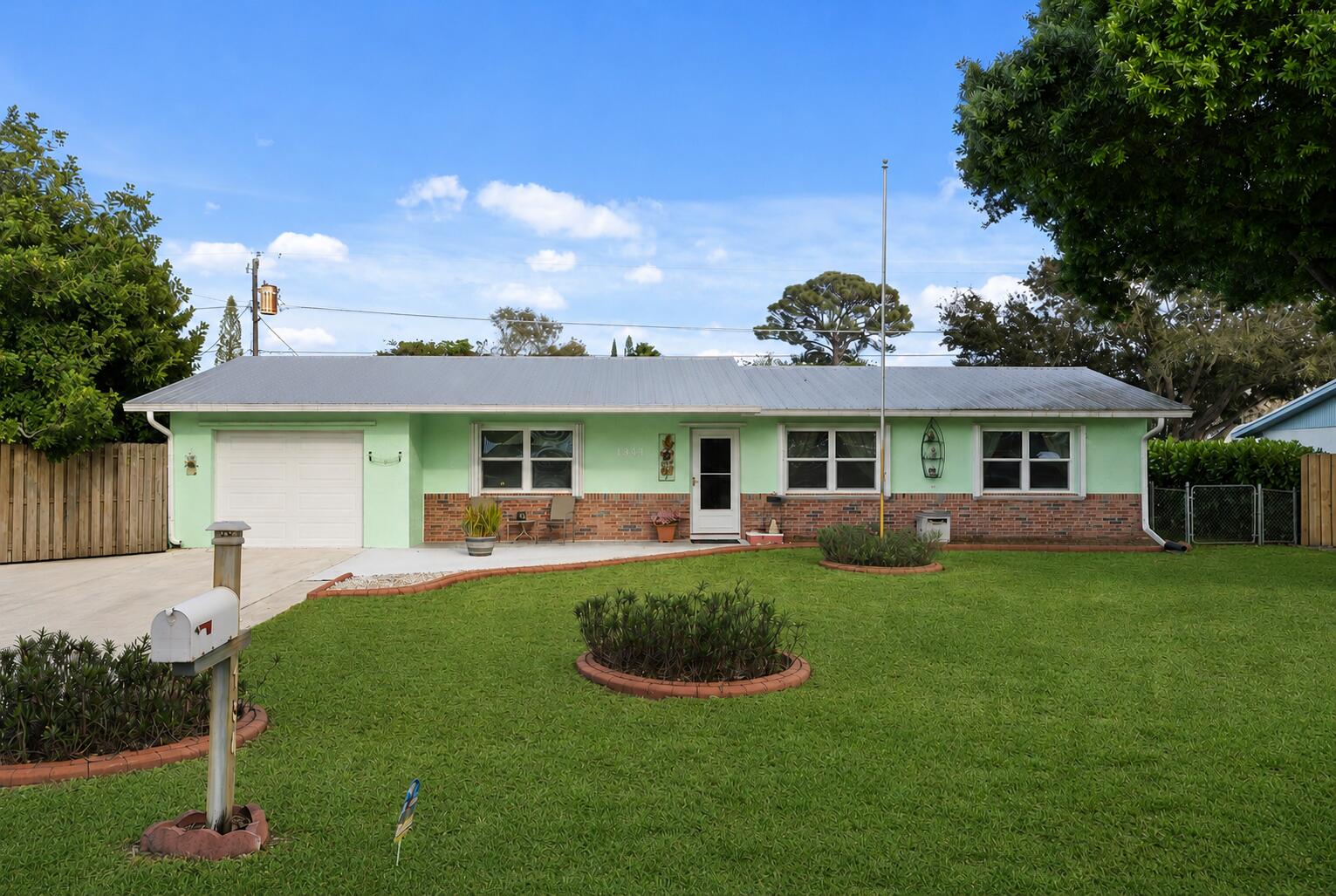View details of listing 1341 SE Seashell Lane, Stuart, FL 34996 Stuart with MLS# 