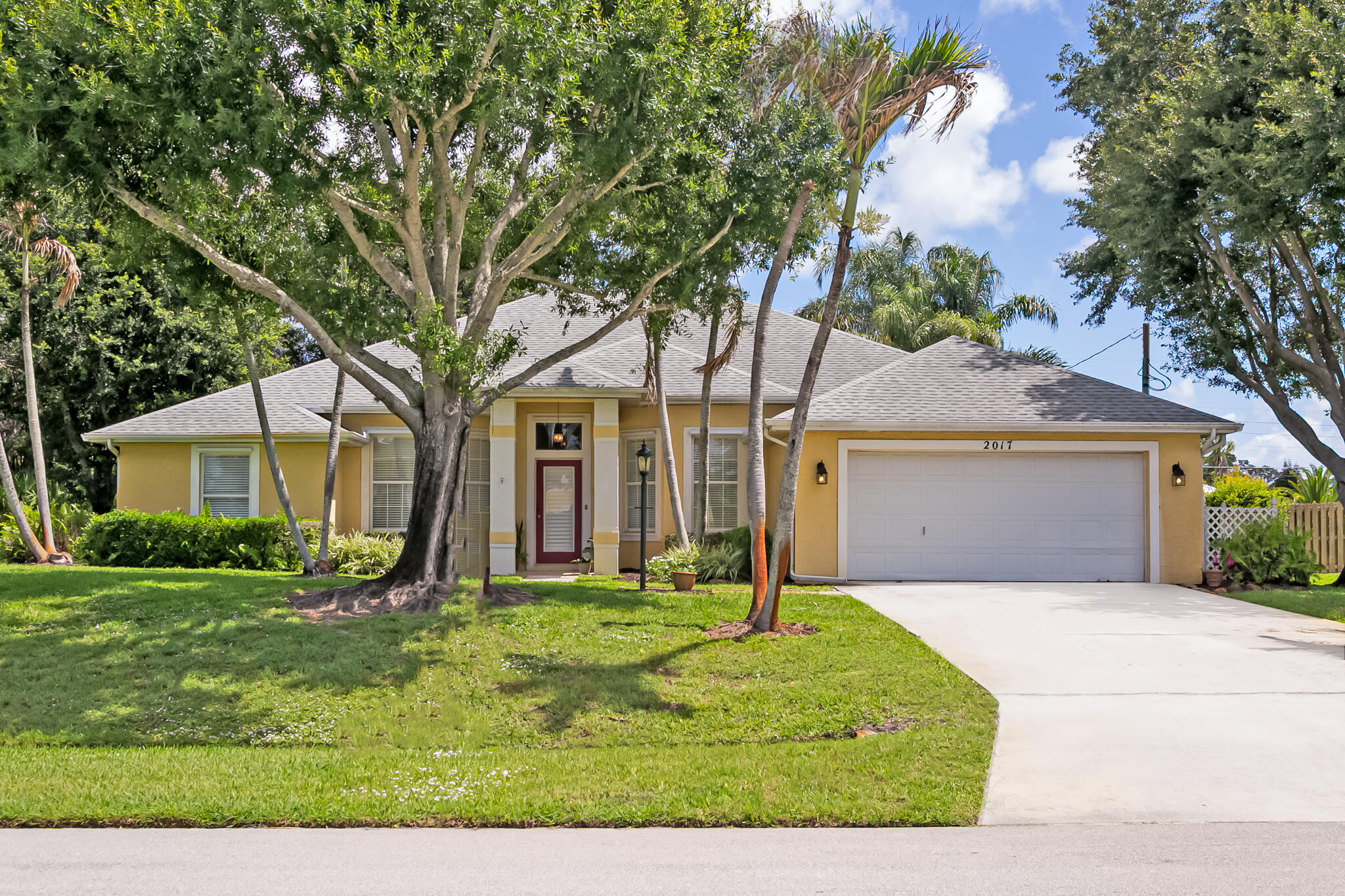 View details of listing 2017 SE Allamanda Drive, Port St. Lucie, FL 34952 Port St. Lucie with MLS# 