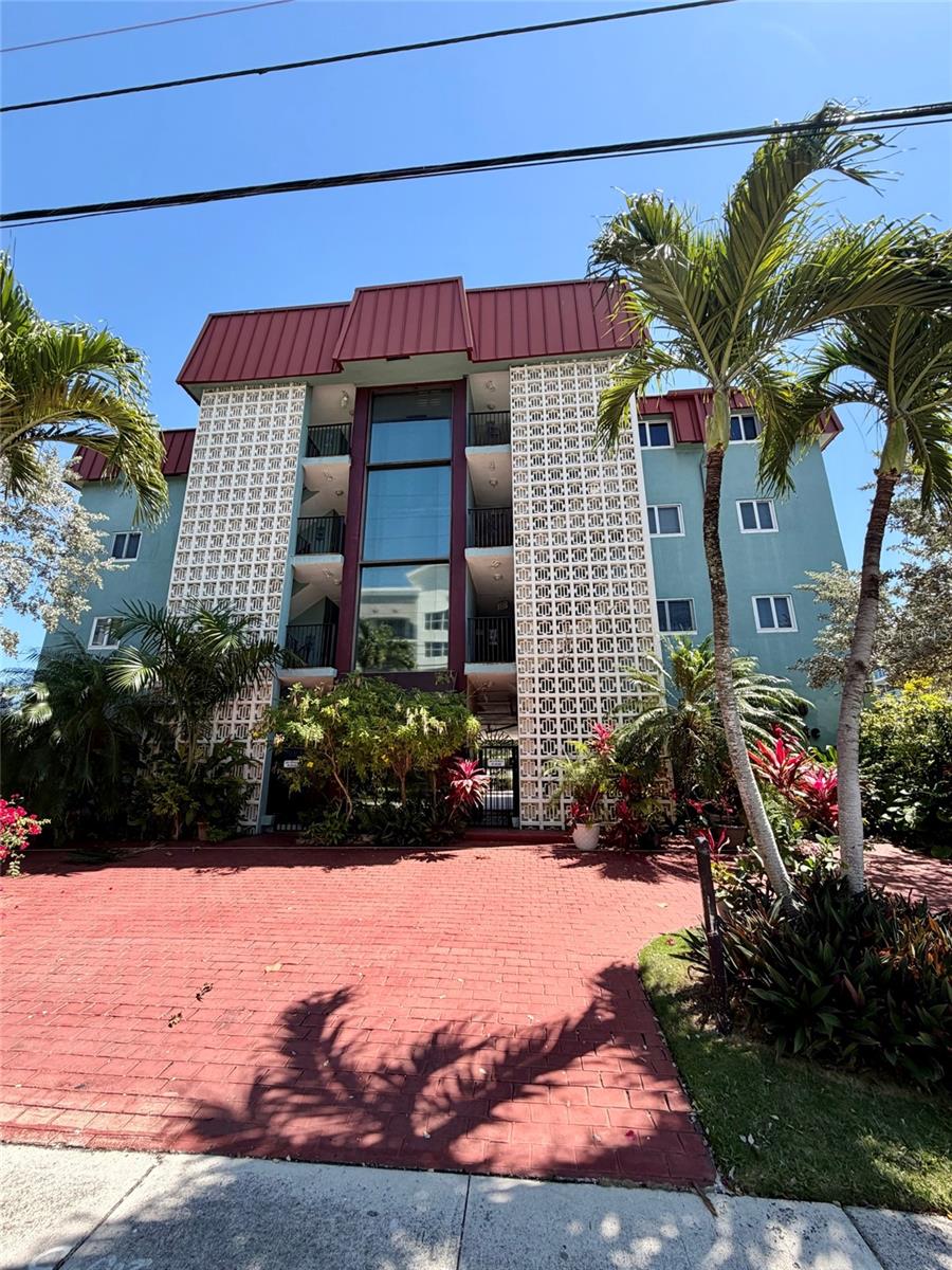 View details of listing 180 SE 20TH AVE #303 DEERFIELD BEACH with MLS# TB8496601